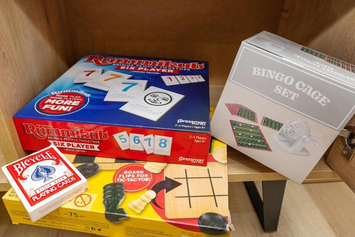 Holiday home Luxe 3 Bedroom Sleeps 6, With Backyard Oasis *