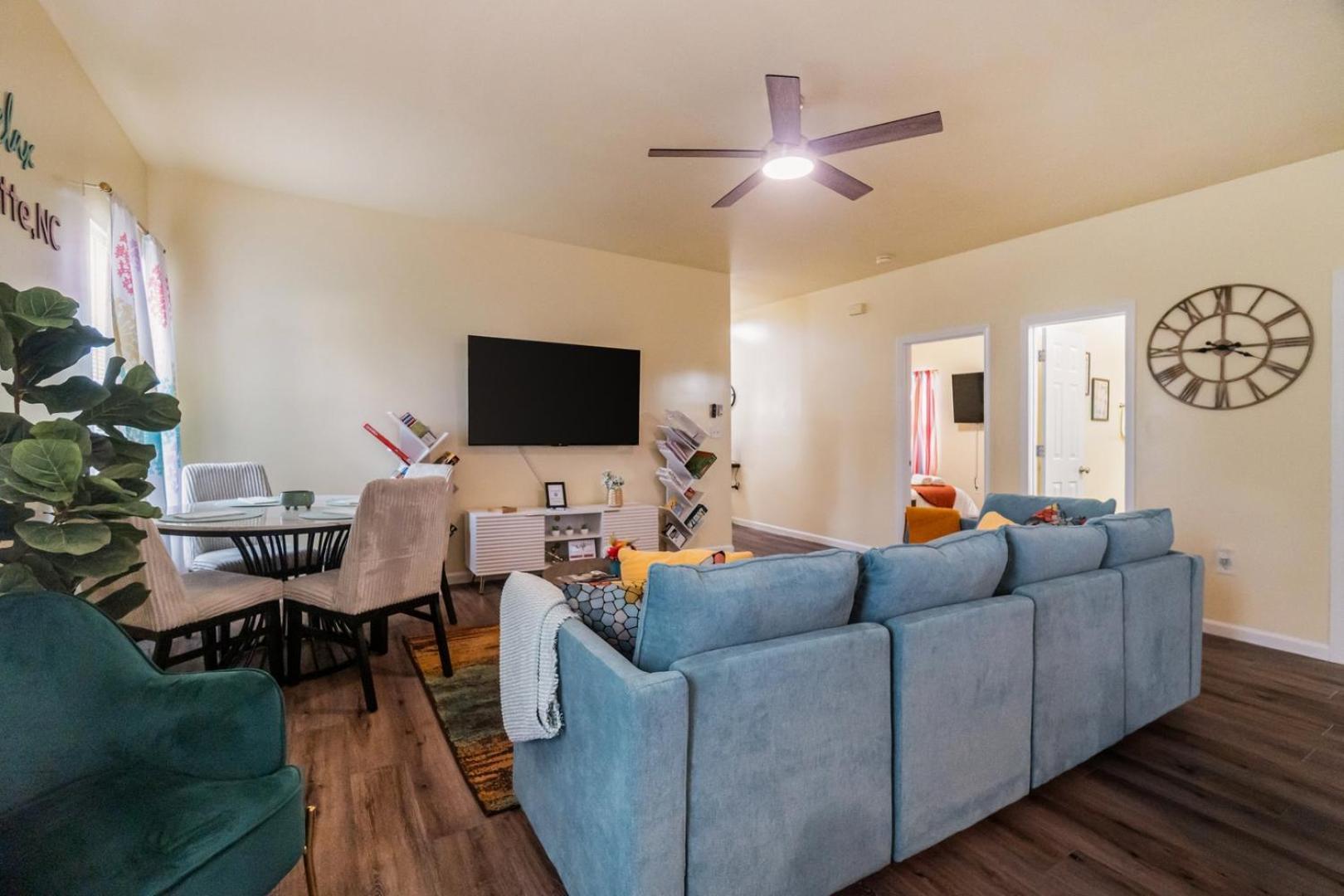 Family-friendly 3br W Hot Tub Games Holiday home Charlotte