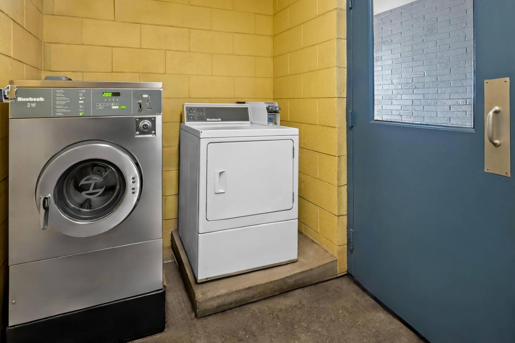 Lodge Econo Airport Area