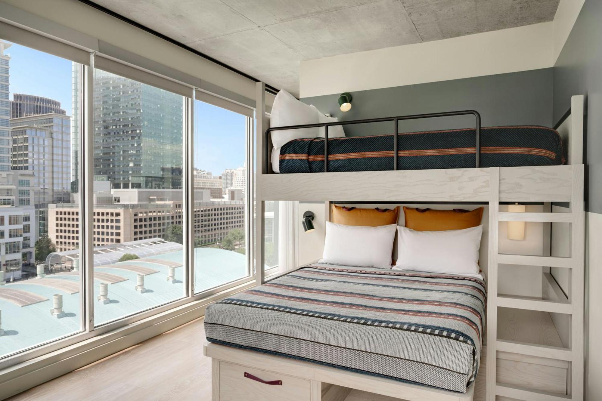 Moxy Downtown Hotel 3*