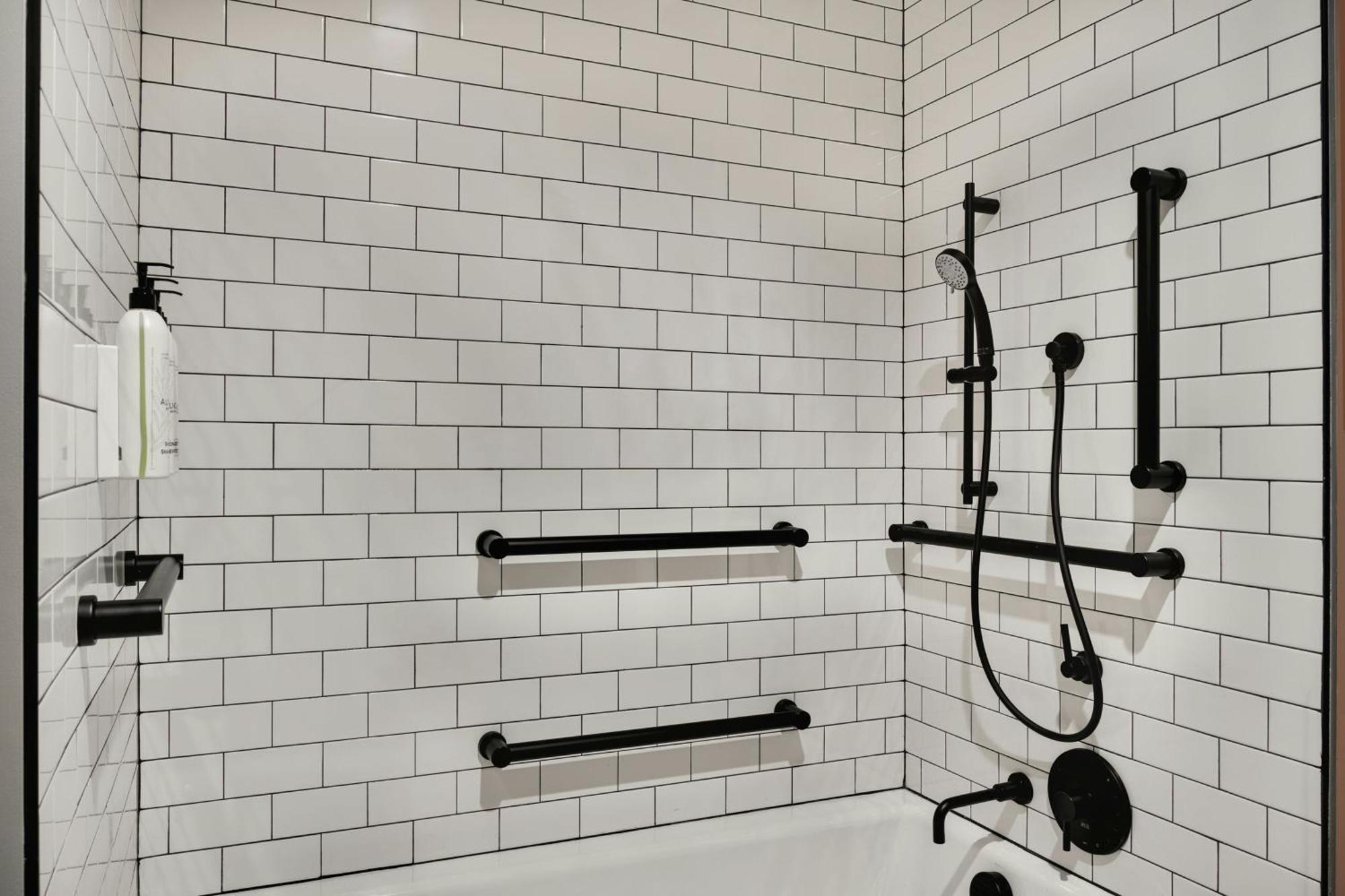 Moxy Downtown Hotel 3*