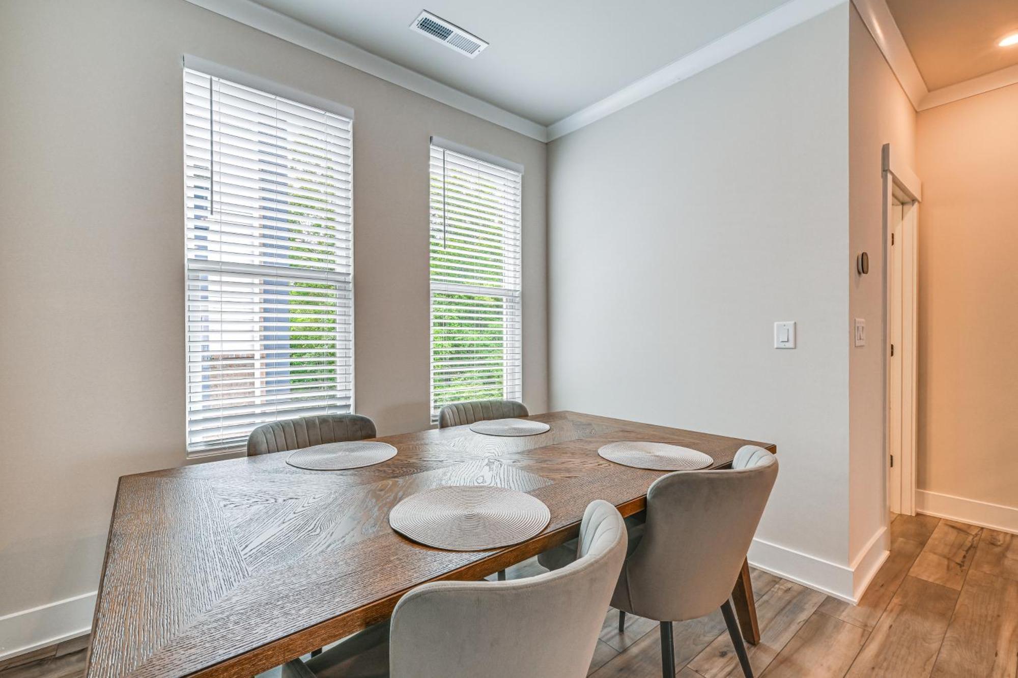 Holiday home Walk To Music Factory Townhome With Rooftop Deck!