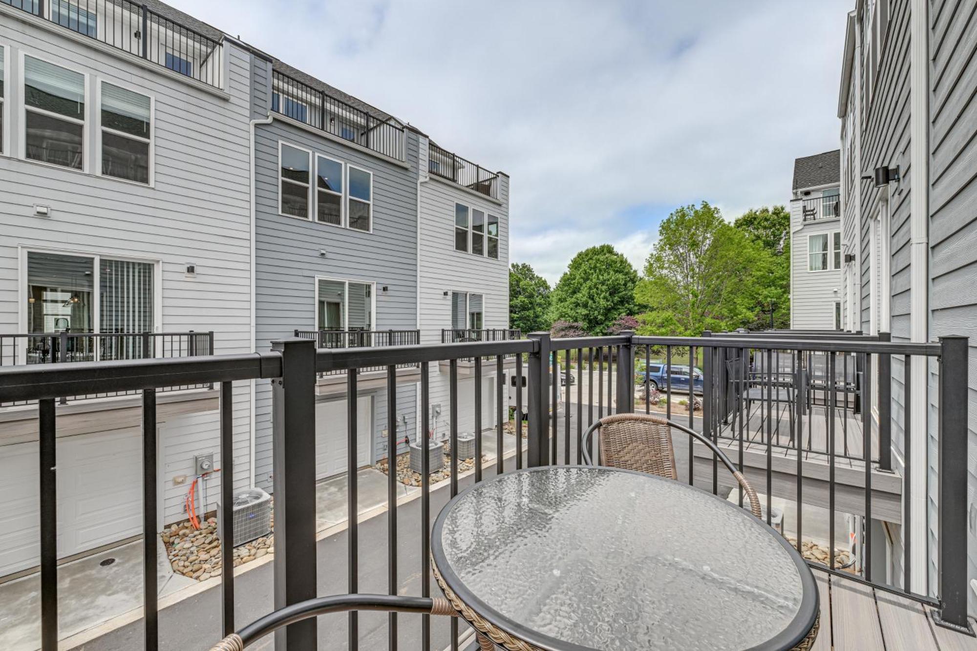 Walk To Music Factory Townhome With Rooftop Deck! Holiday home *