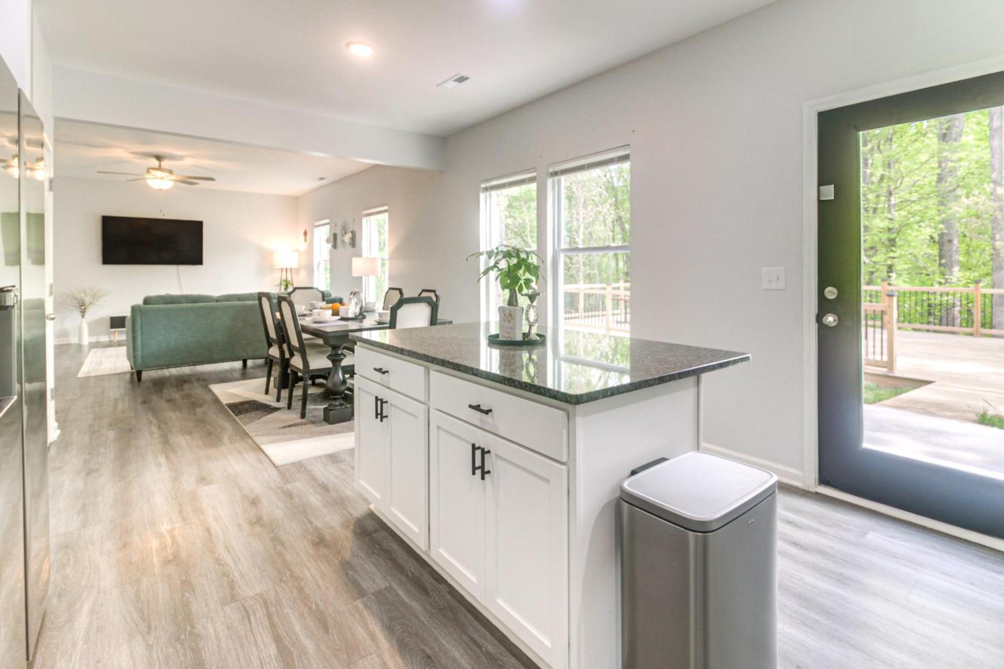 Holiday home And Play In Family With Deck Charlotte