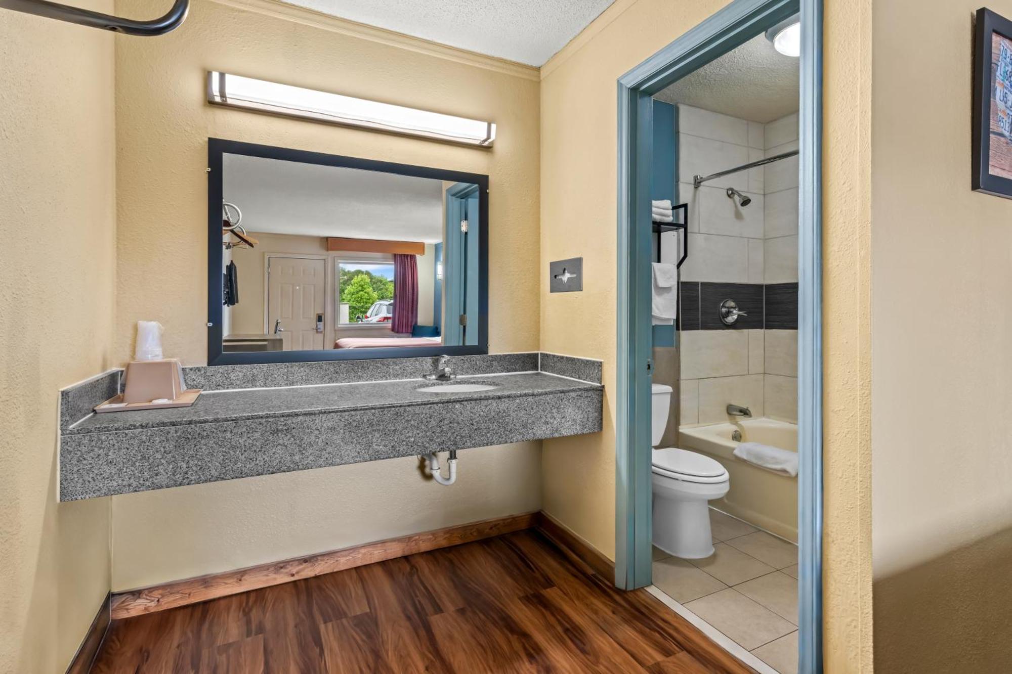 Lodge Econo Airport Area Charlotte