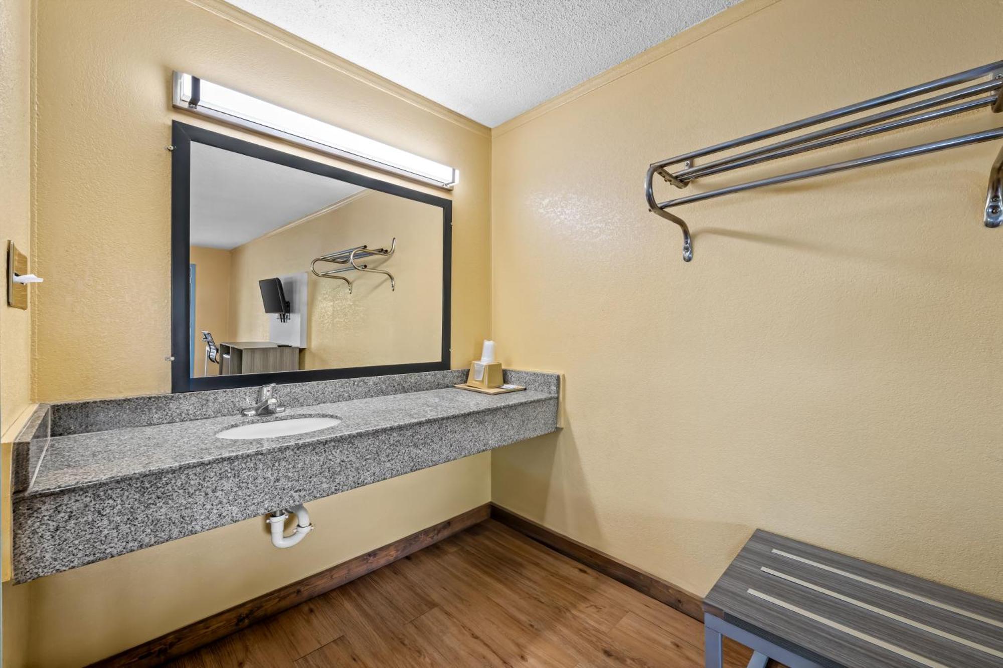 Econo Airport Area * Charlotte