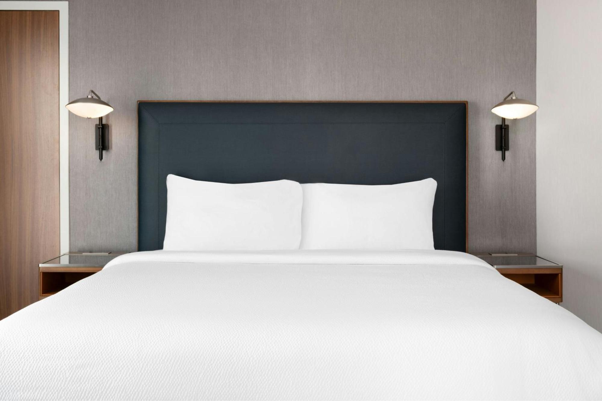 Hotel Courtyard Center 3*