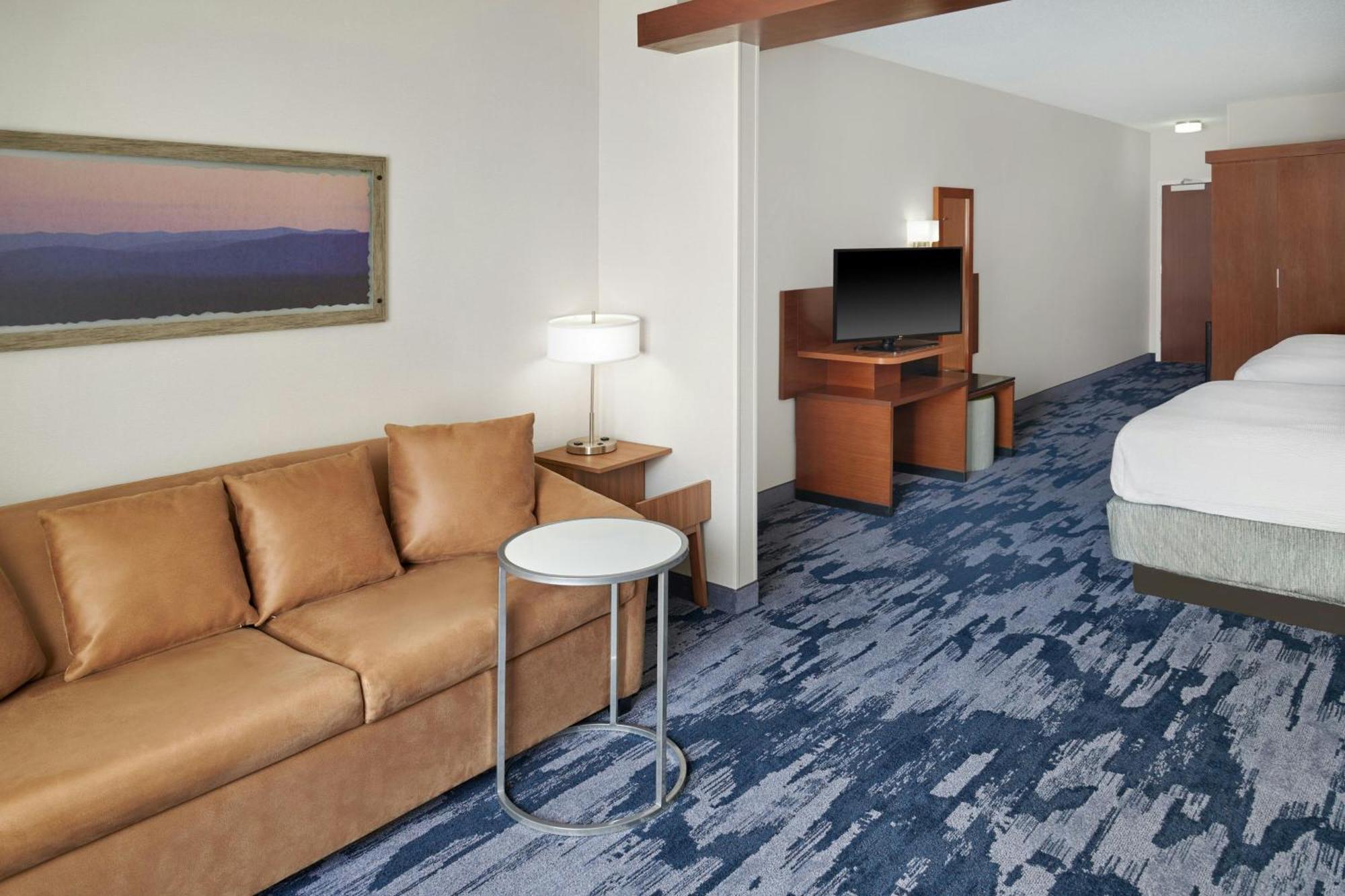 Hotel Fairfield & By Marriott Airport