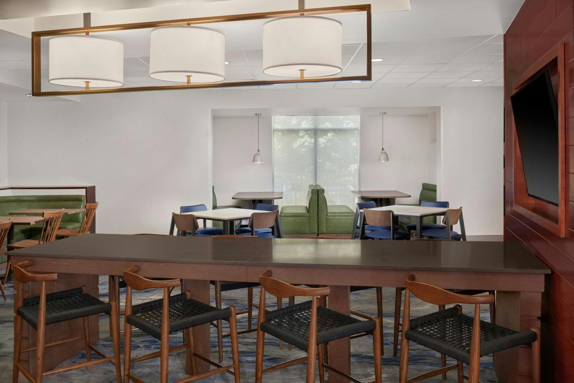 Fairfield & By Marriott Airport 3*