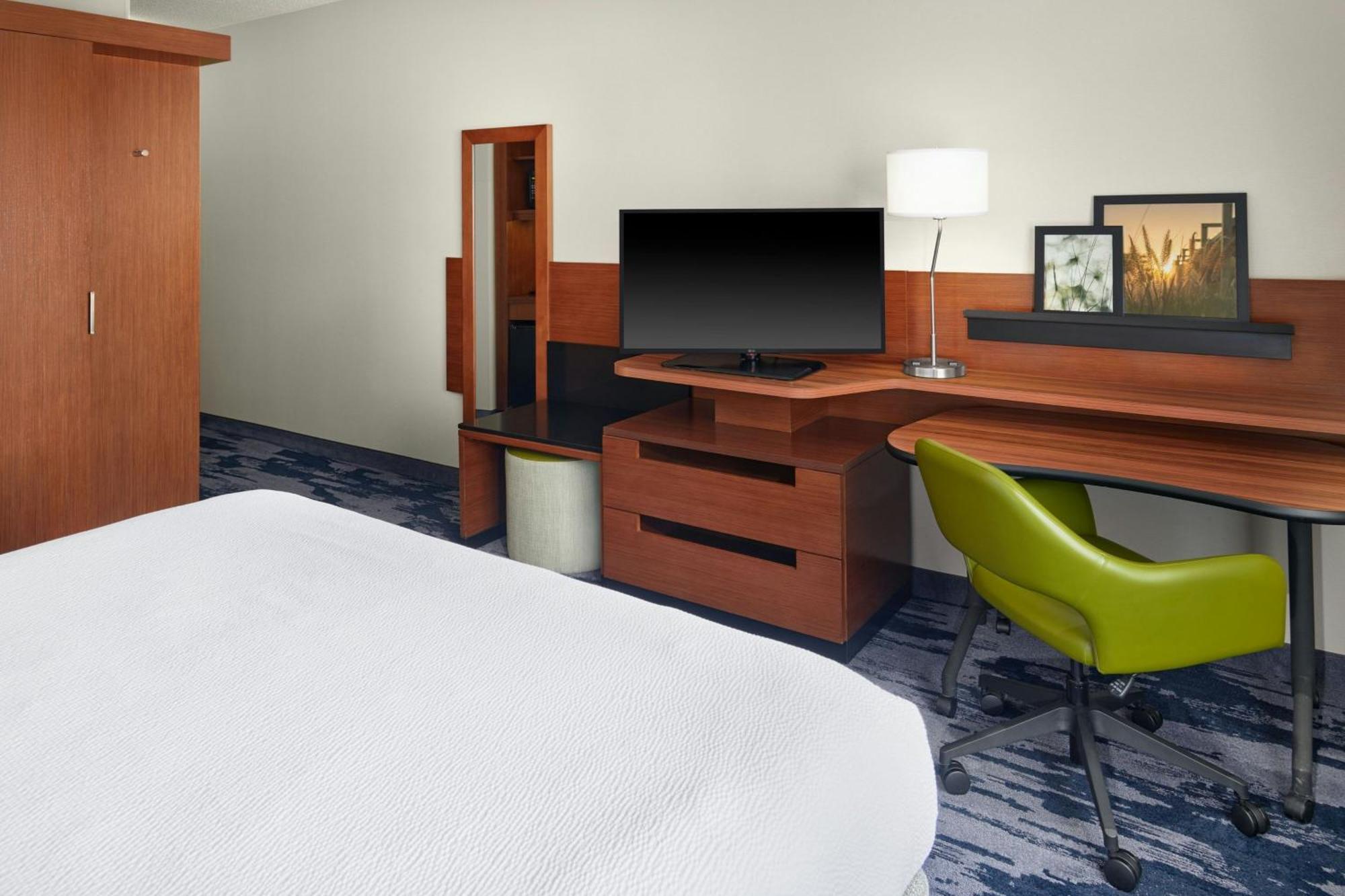 Hotel Fairfield & By Marriott Airport Charlotte