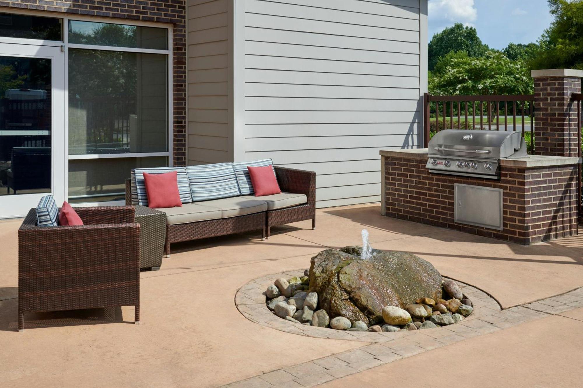 By Marriott Airport Hotel 3*