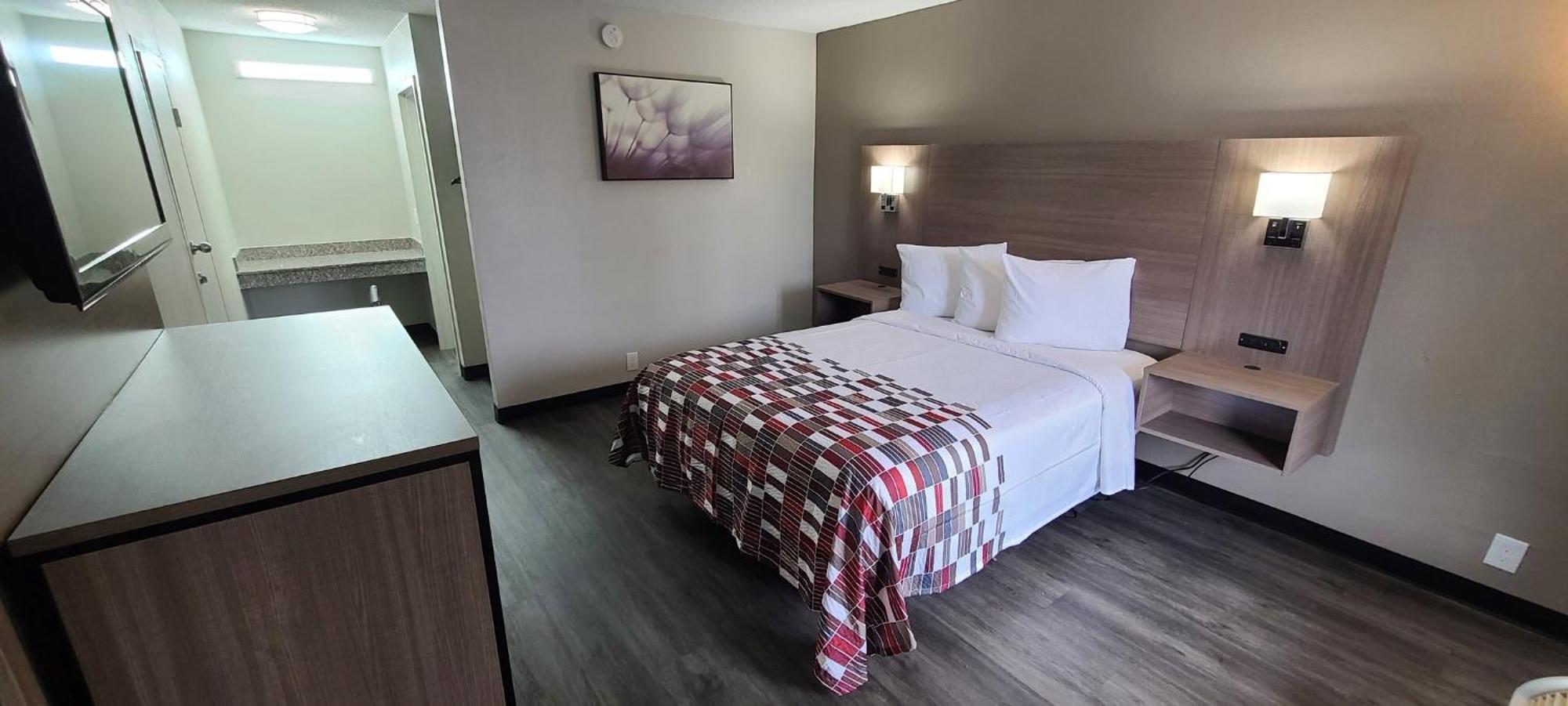 Motel Red Roof - Airport