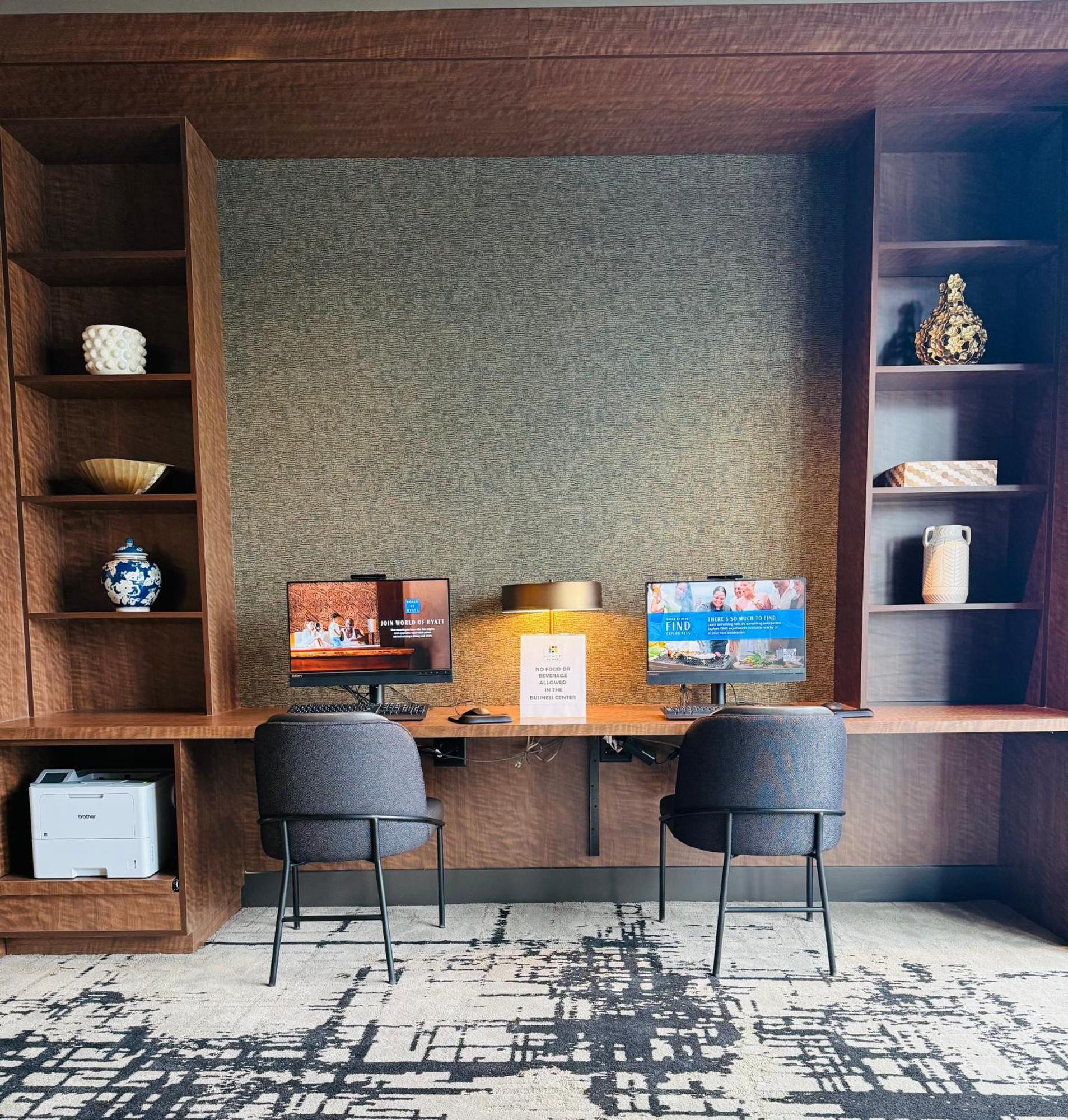 Hyatt Place Downtown Hotel 3*