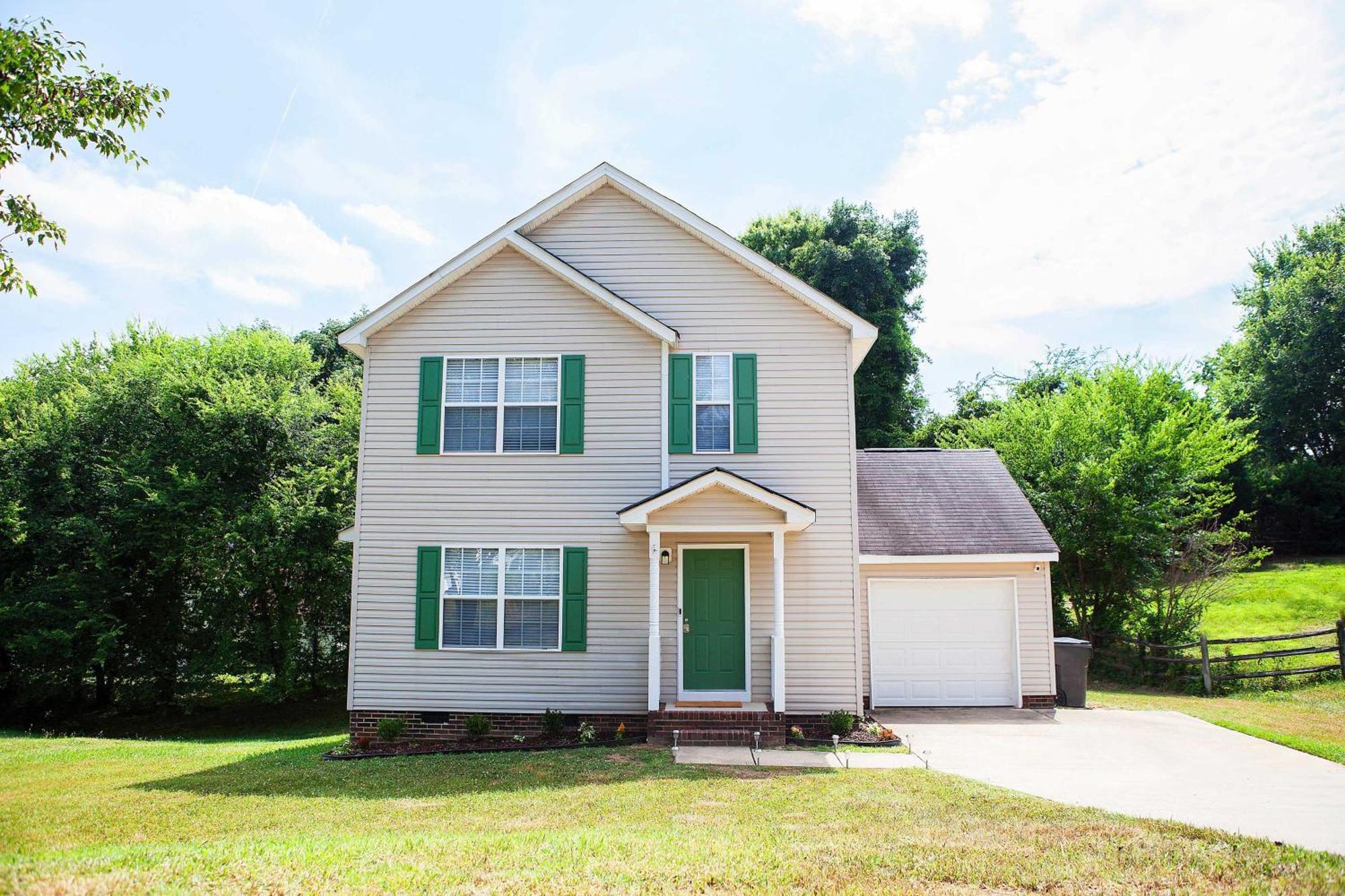 Family Retreat With Deck, Near Uncc! * Charlotte