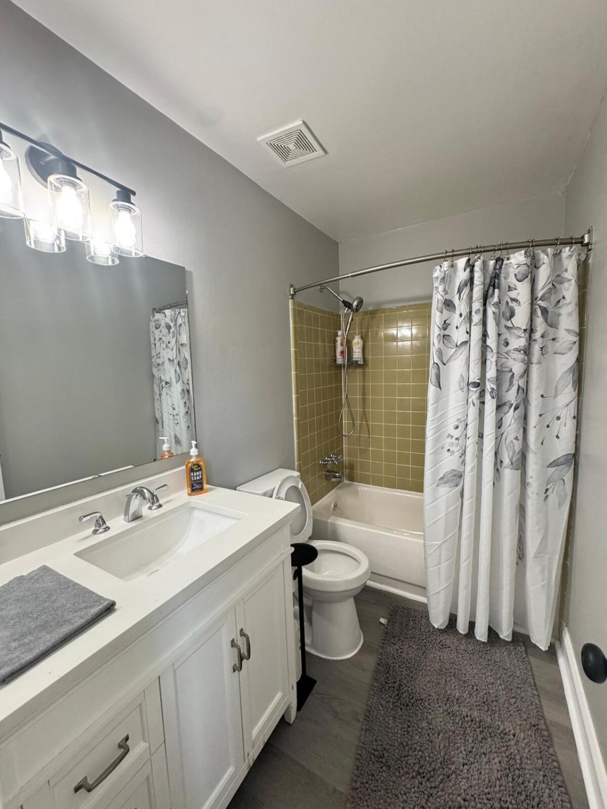 3 Bedroom Town Apartment *