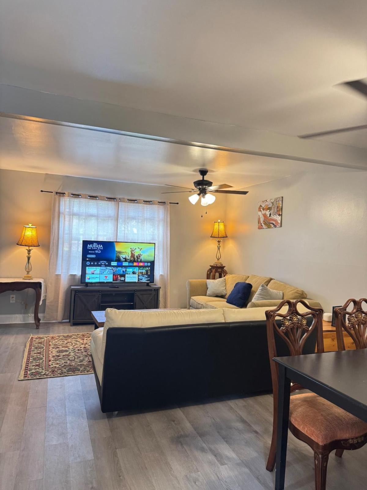 Apartment 3 Bedroom Town *