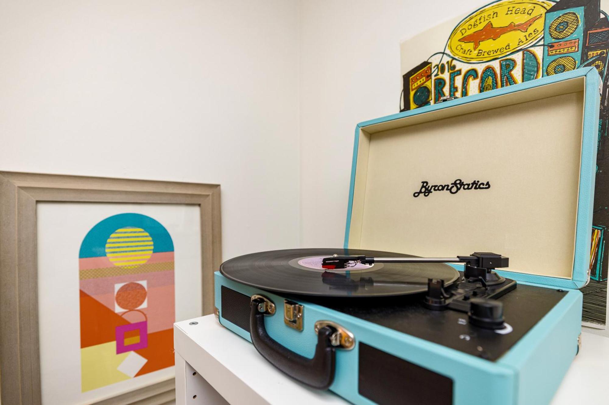 Trendy Bohemian Bungalow, Close To Uptown, Plaza & Noda *