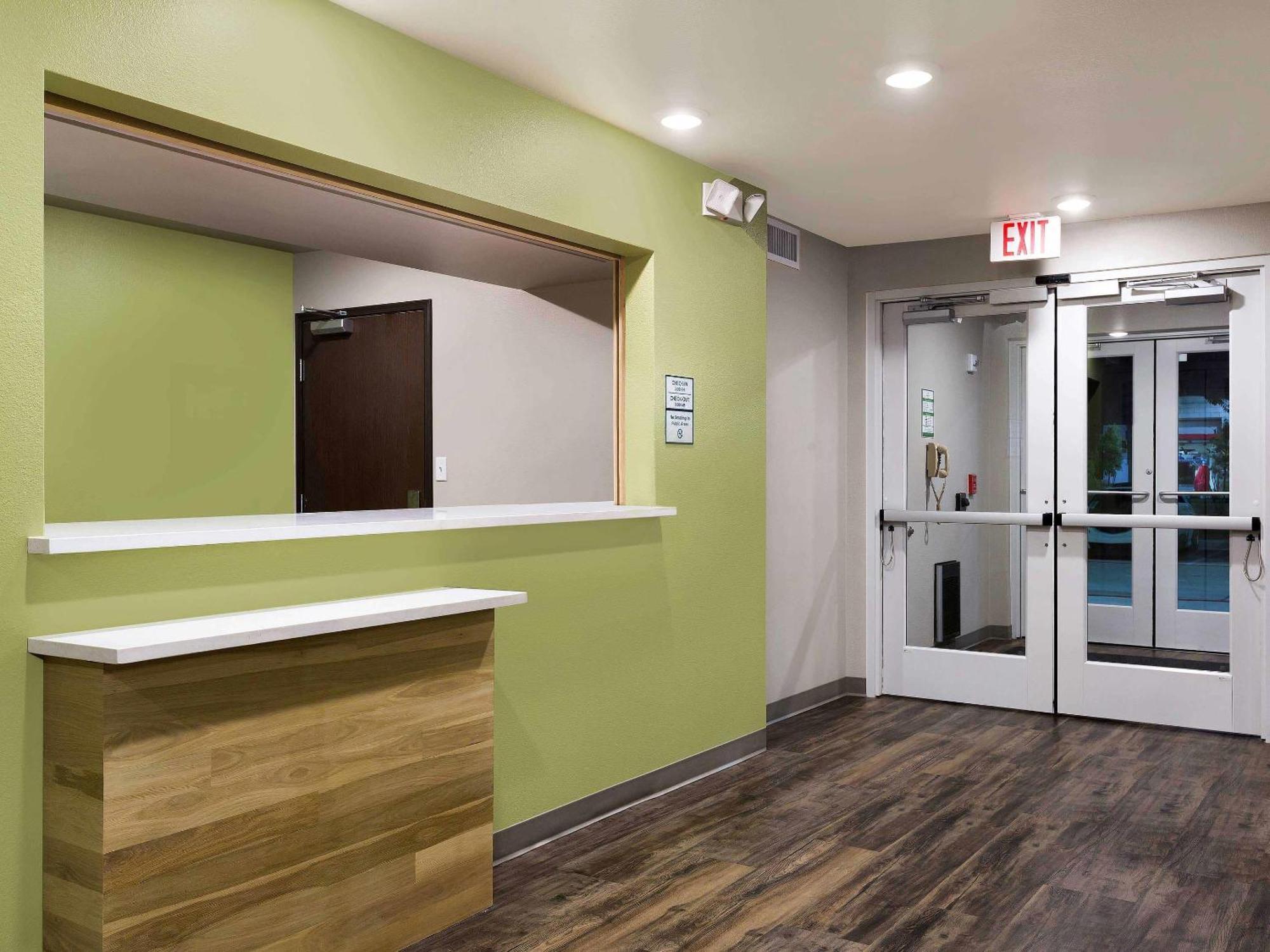 Hotel Woodspring Airport 3*