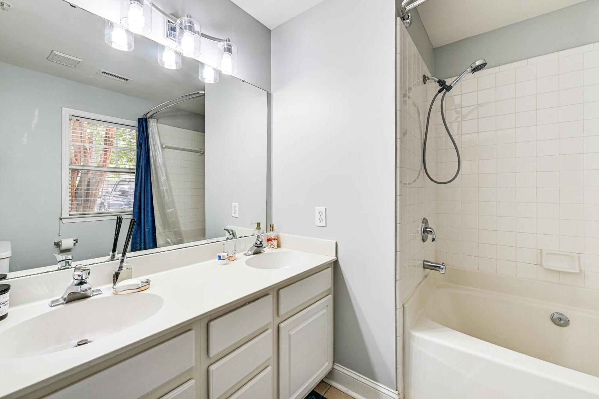 Apartment Half Mi To Bank Of America Stadium Uptown Condo! *