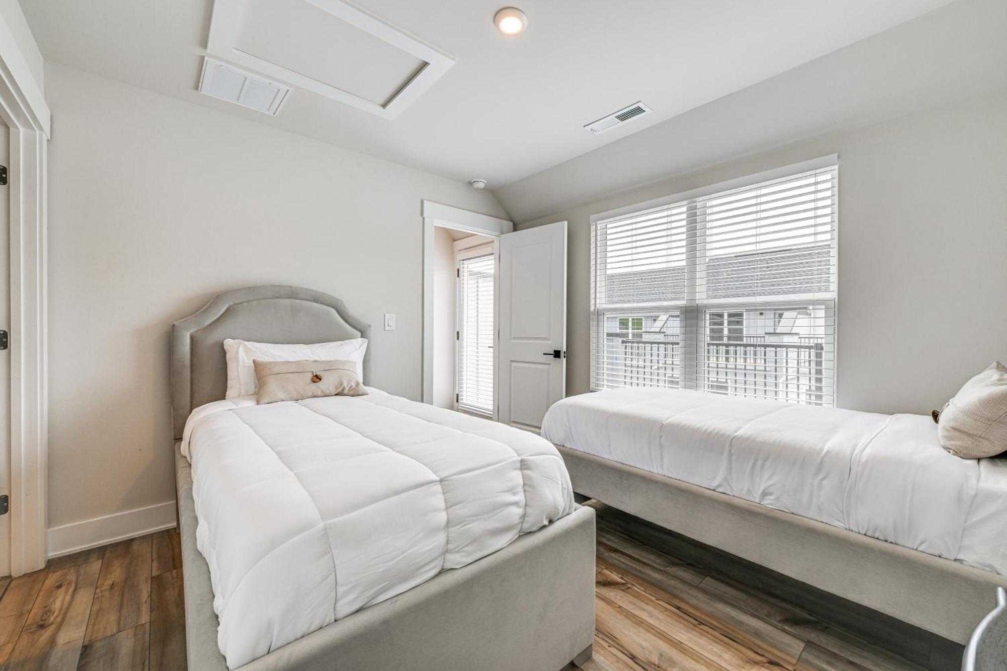 Walk To Music Factory Townhome With Rooftop Deck! Holiday home