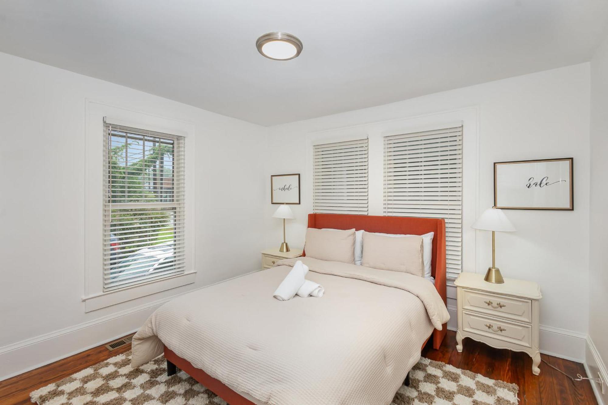 Walkable Trendy Hideout For Foodies - 3br-2ba Holiday home