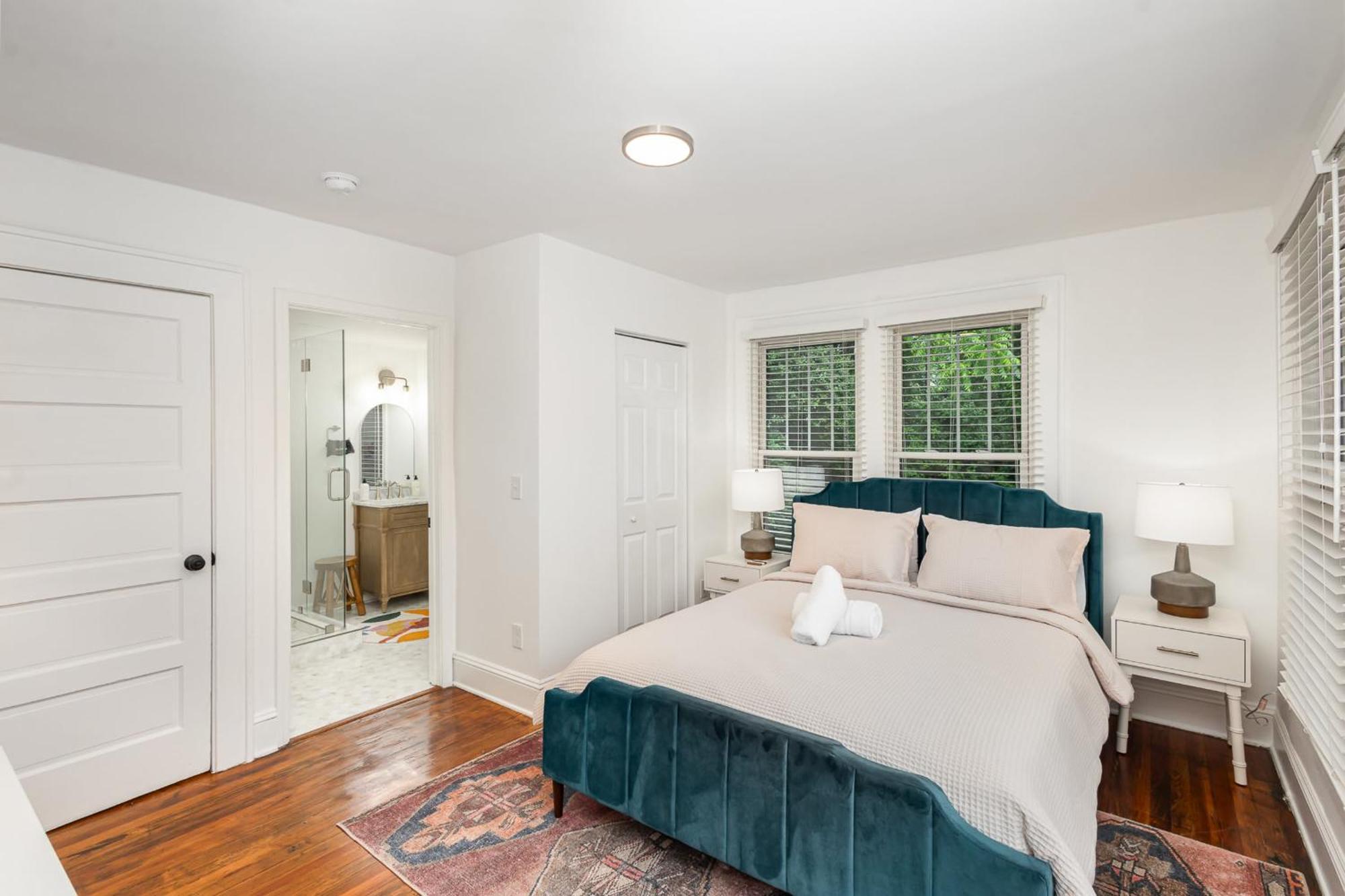 Holiday home Walkable Trendy Hideout For Foodies - 3br-2ba Charlotte