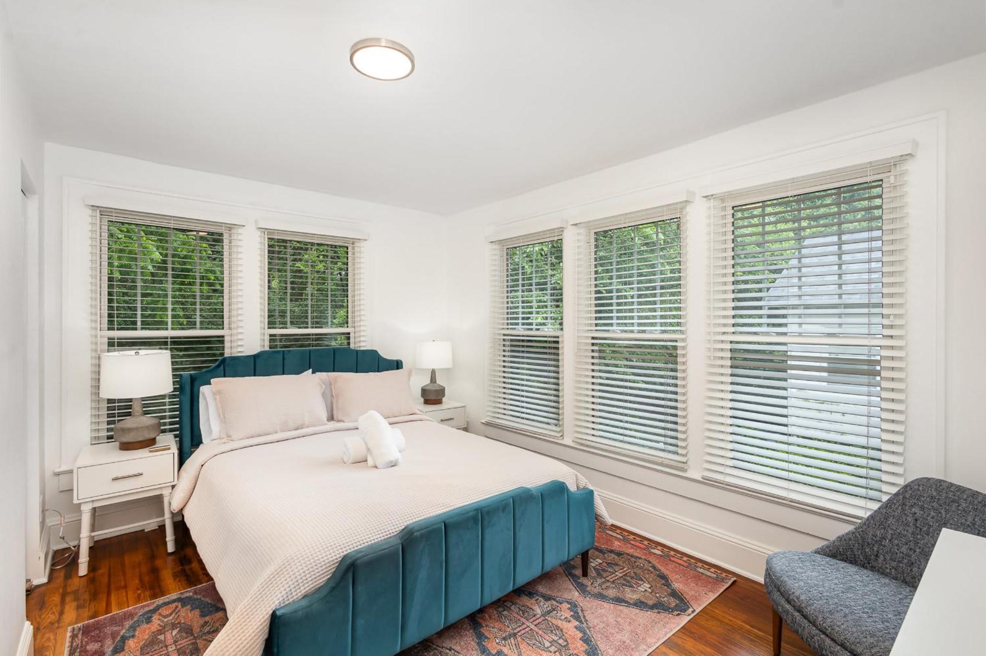 Walkable Trendy Hideout For Foodies - 3br-2ba *