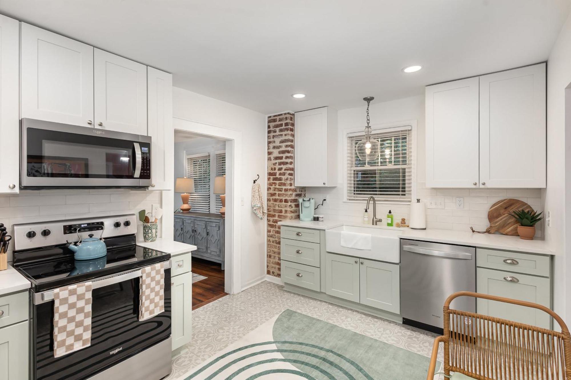 Walkable Trendy Hideout For Foodies - 3br-2ba