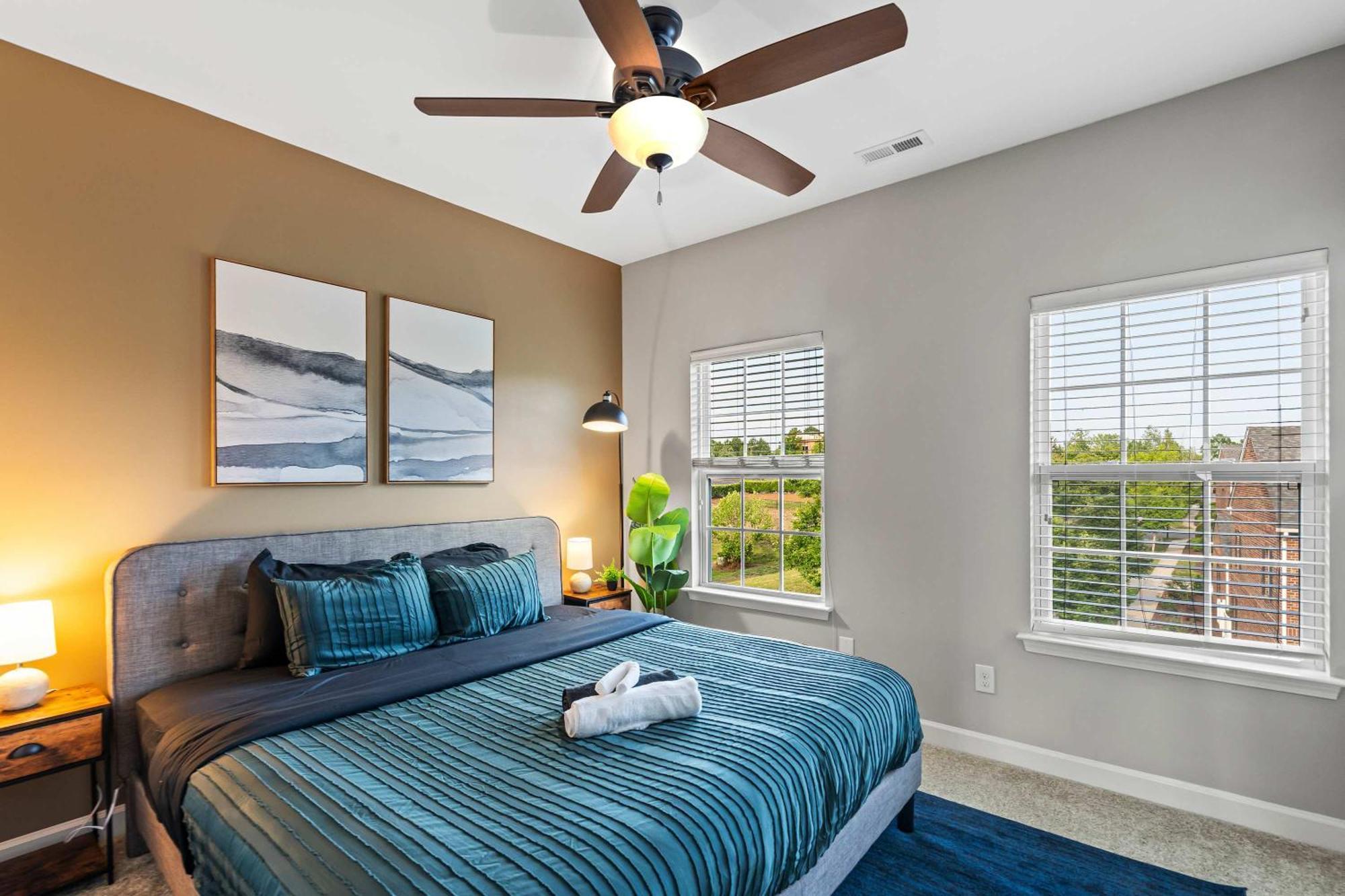 Upscale King 3br Townhouse Pineville Holiday home