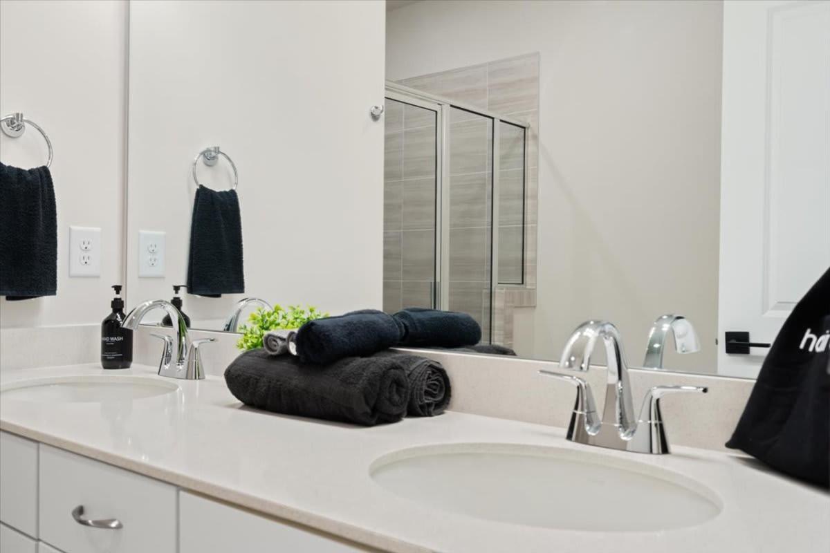 Holiday home 4br Townhouse King Bed Rooftop Uptown Clt *