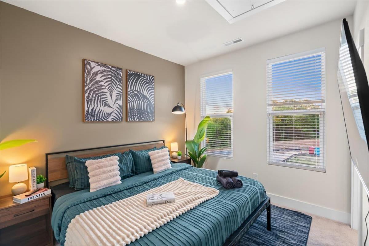 Holiday home 4br Townhouse King Bed Rooftop Uptown Clt