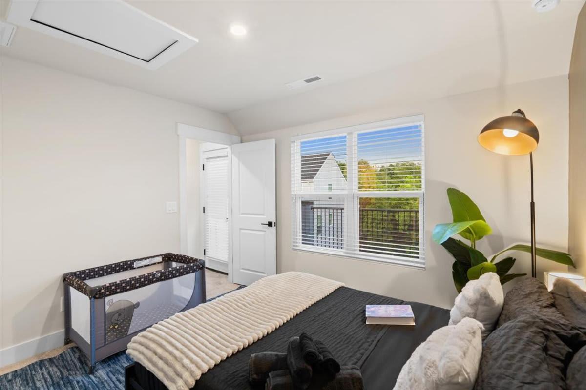 Holiday home 4br Townhouse King Bed Rooftop Uptown Clt