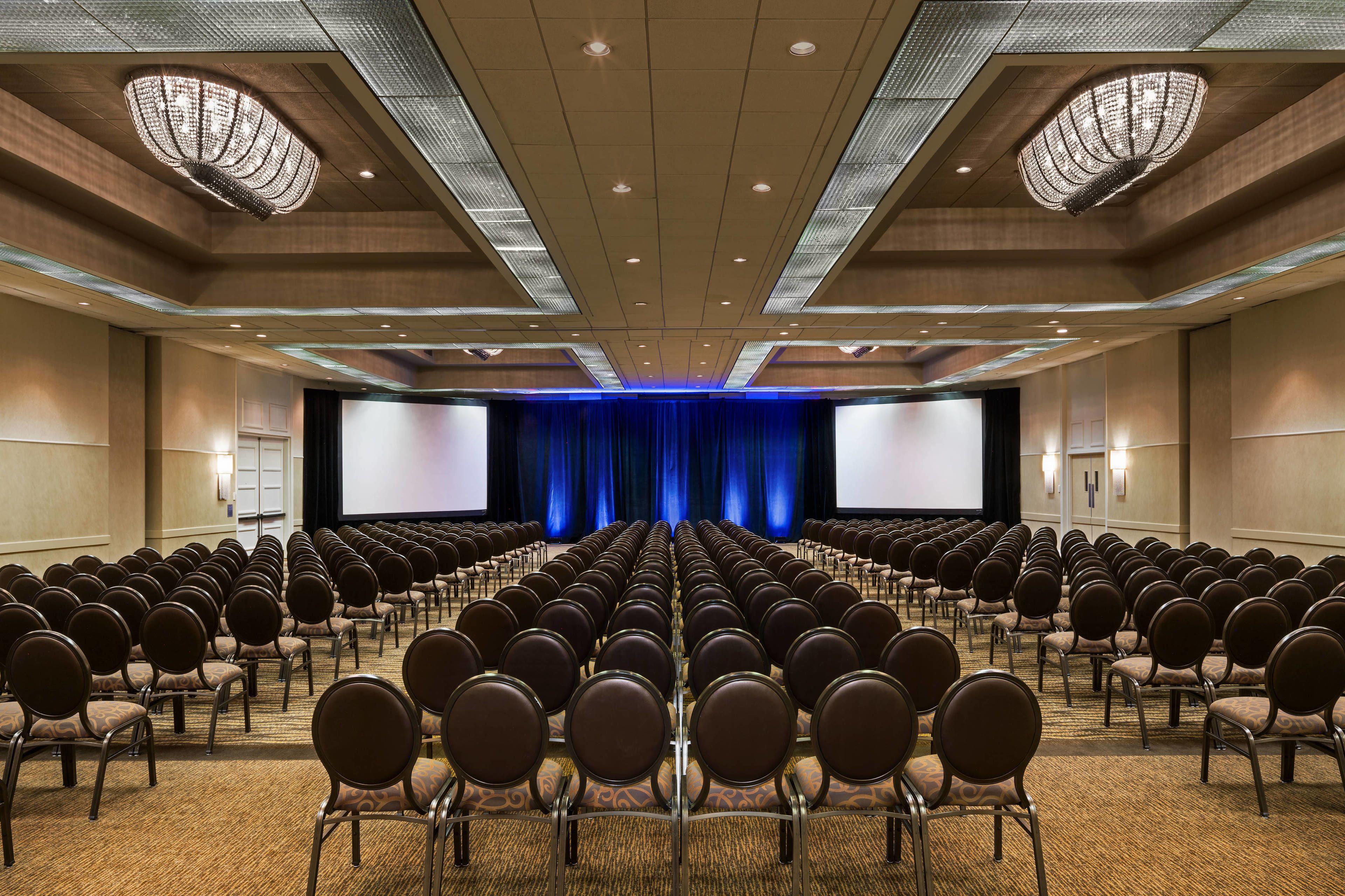 Sheraton Airport Hotel 4*