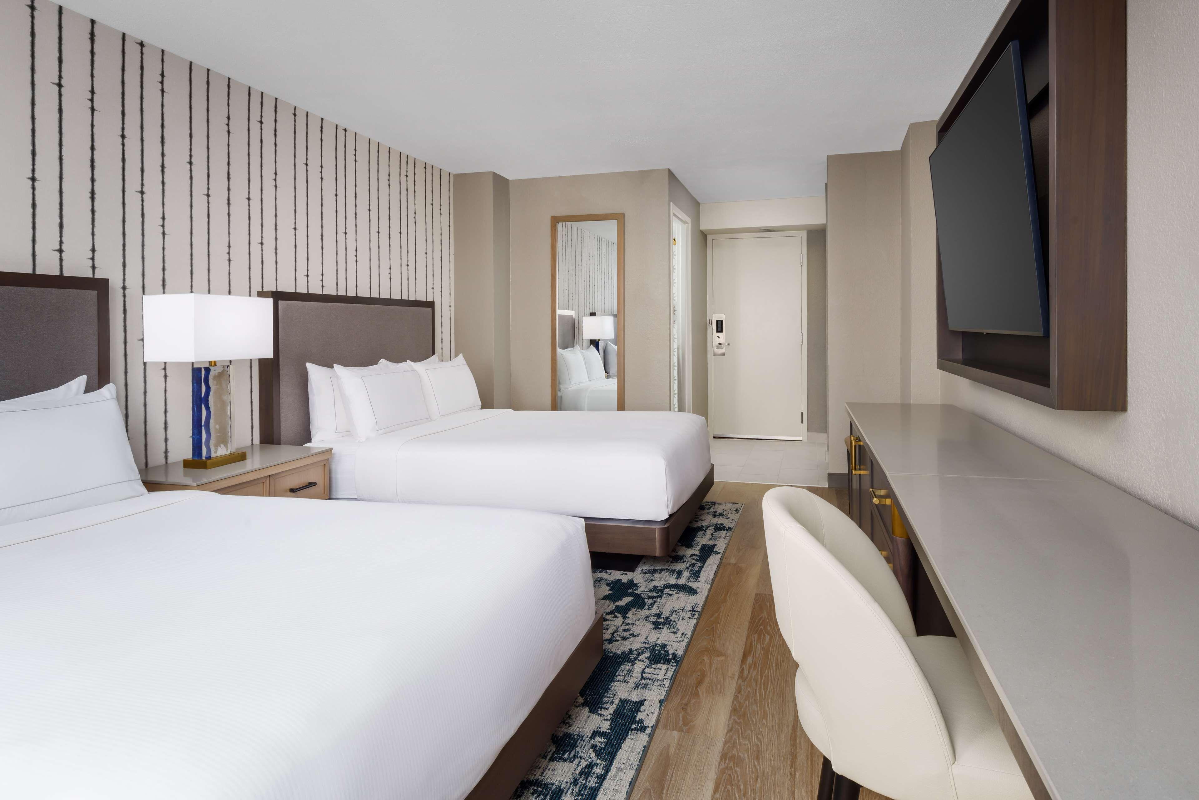 Doubletree By Hilton Center