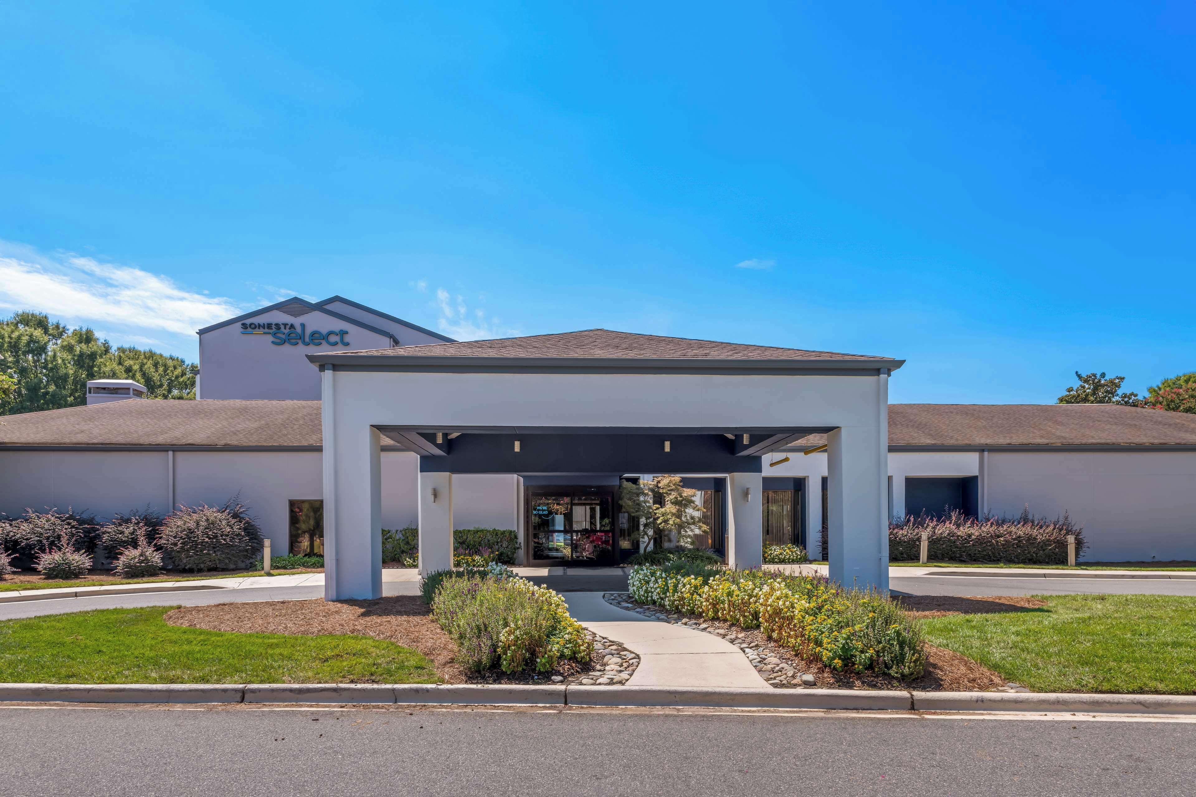 Sonesta Select Research Park 3*