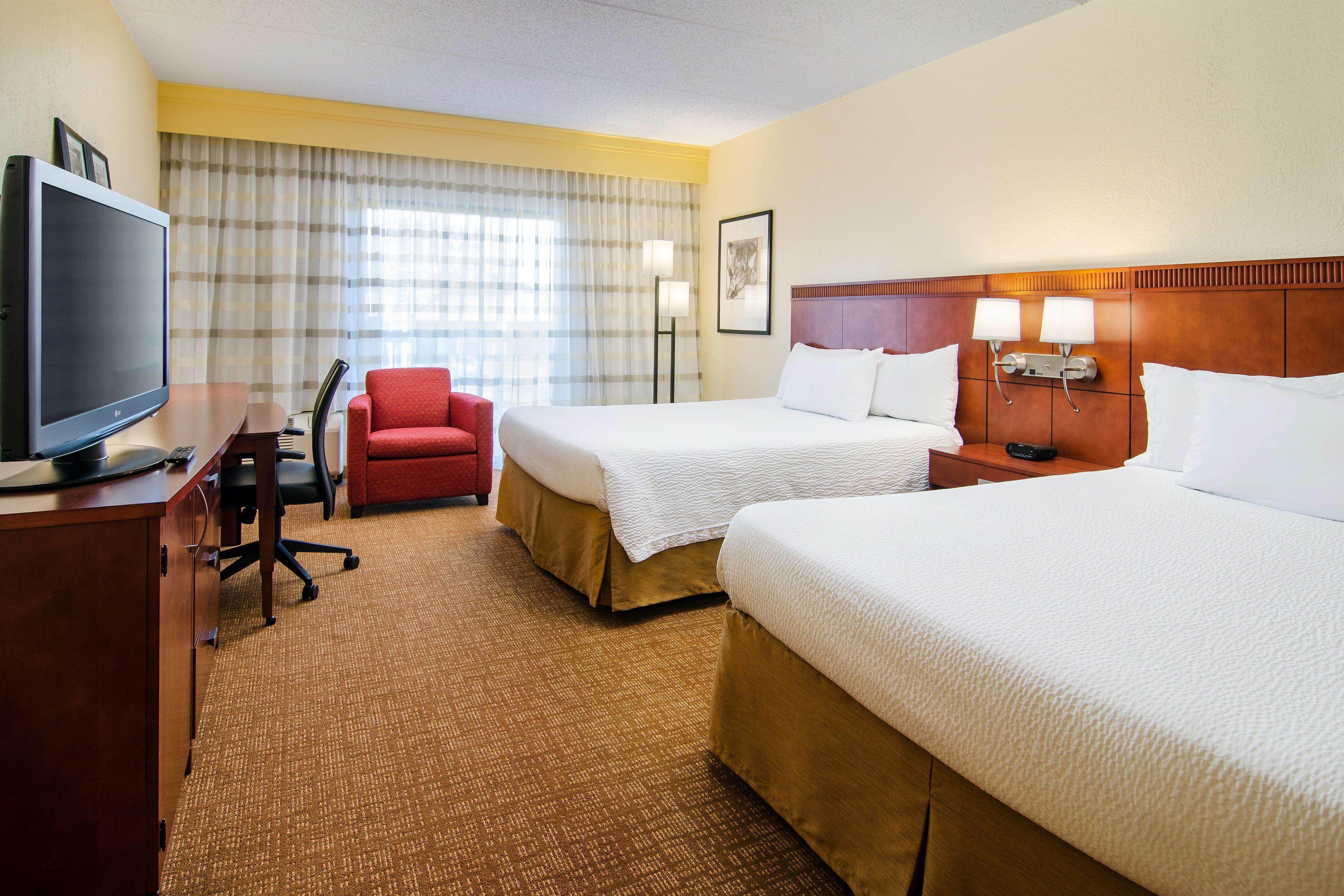 Courtyard Southpark 3*