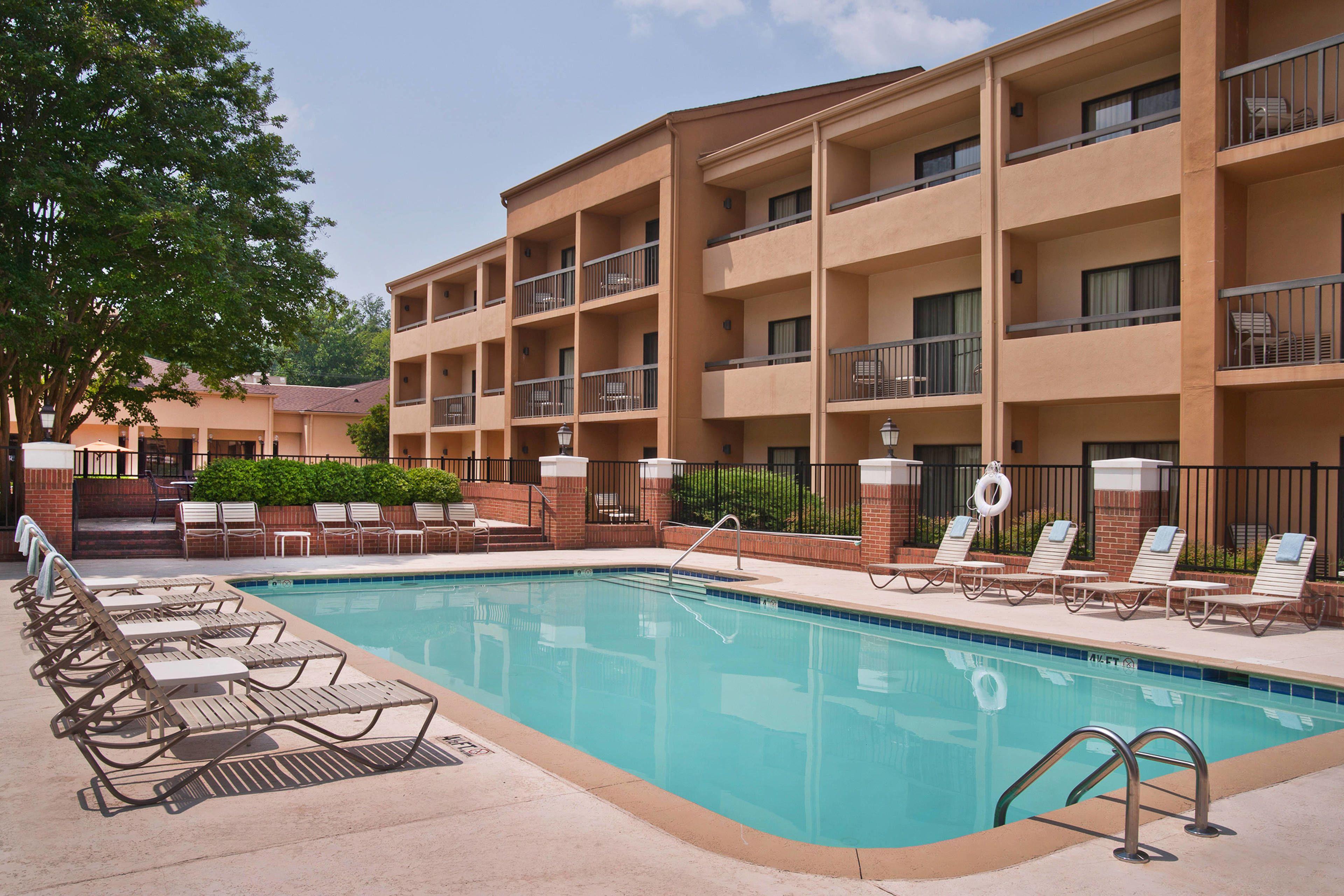 Courtyard Southpark Hotel 3*