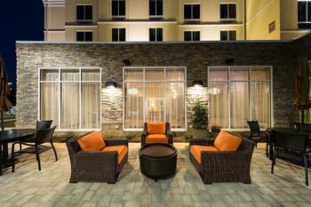 Hilton Garden Airport 3*