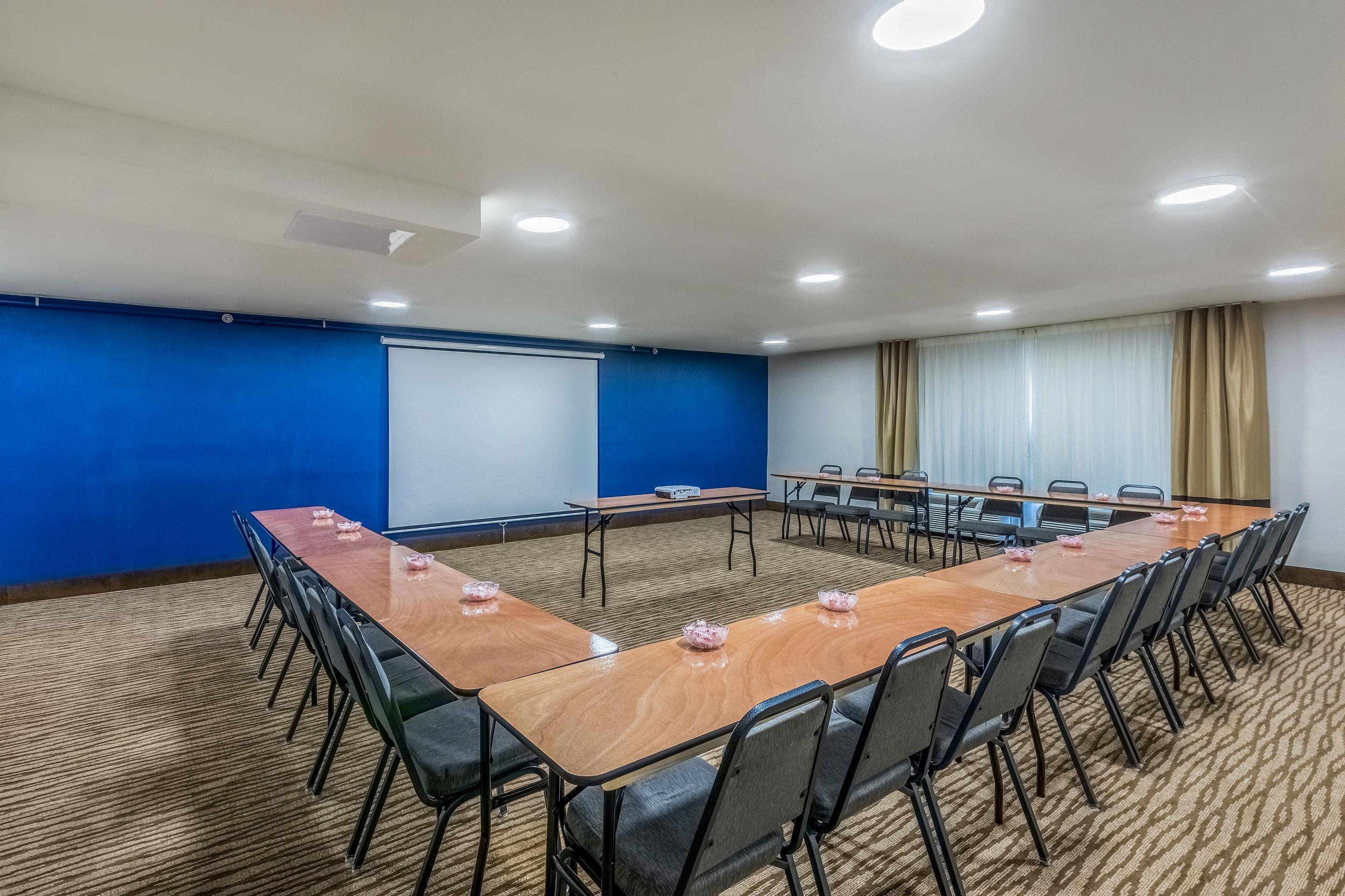 Comfort Airport Uptown Inn 3*