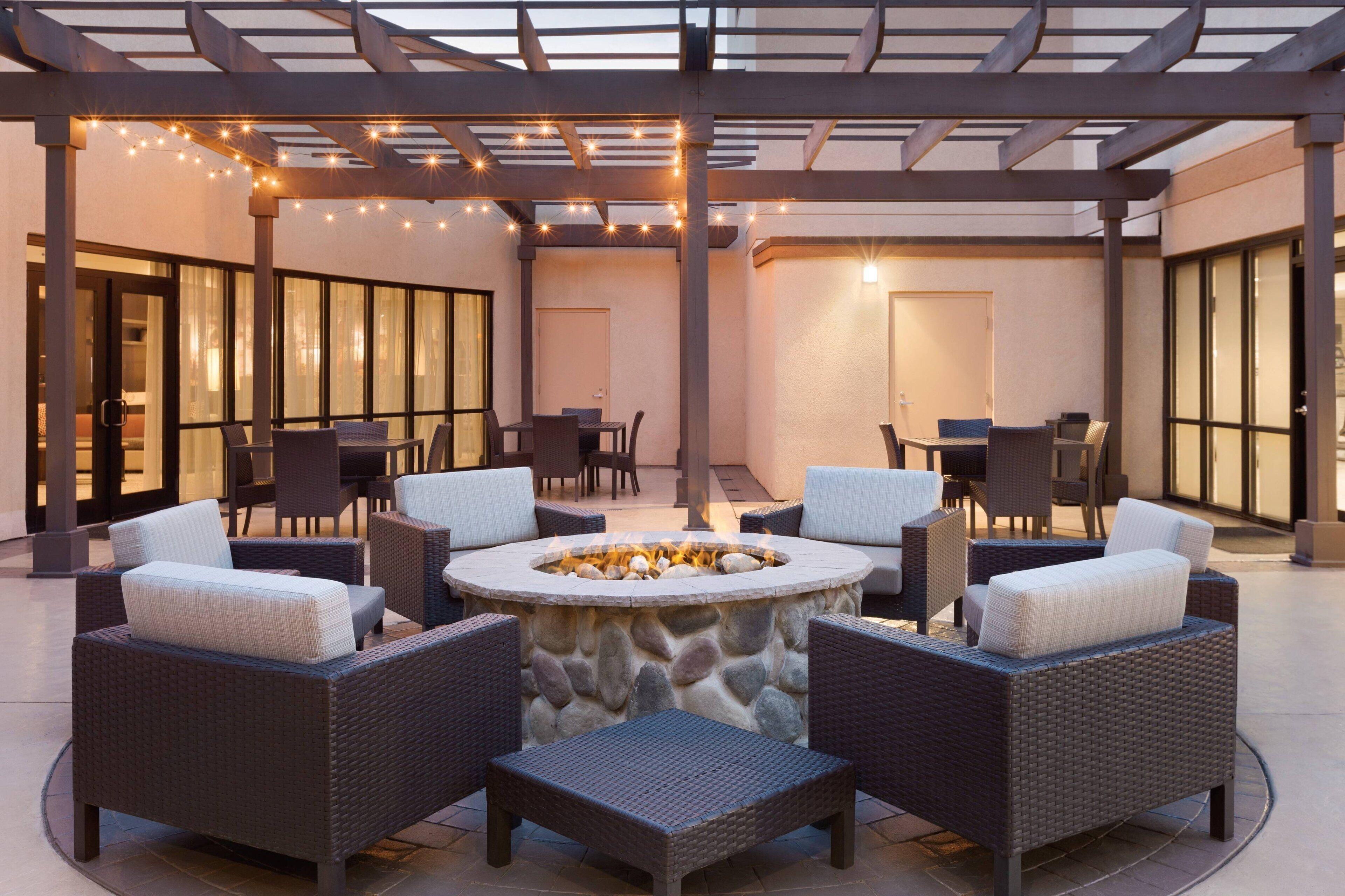 Hotel Courtyard Airport North 3*