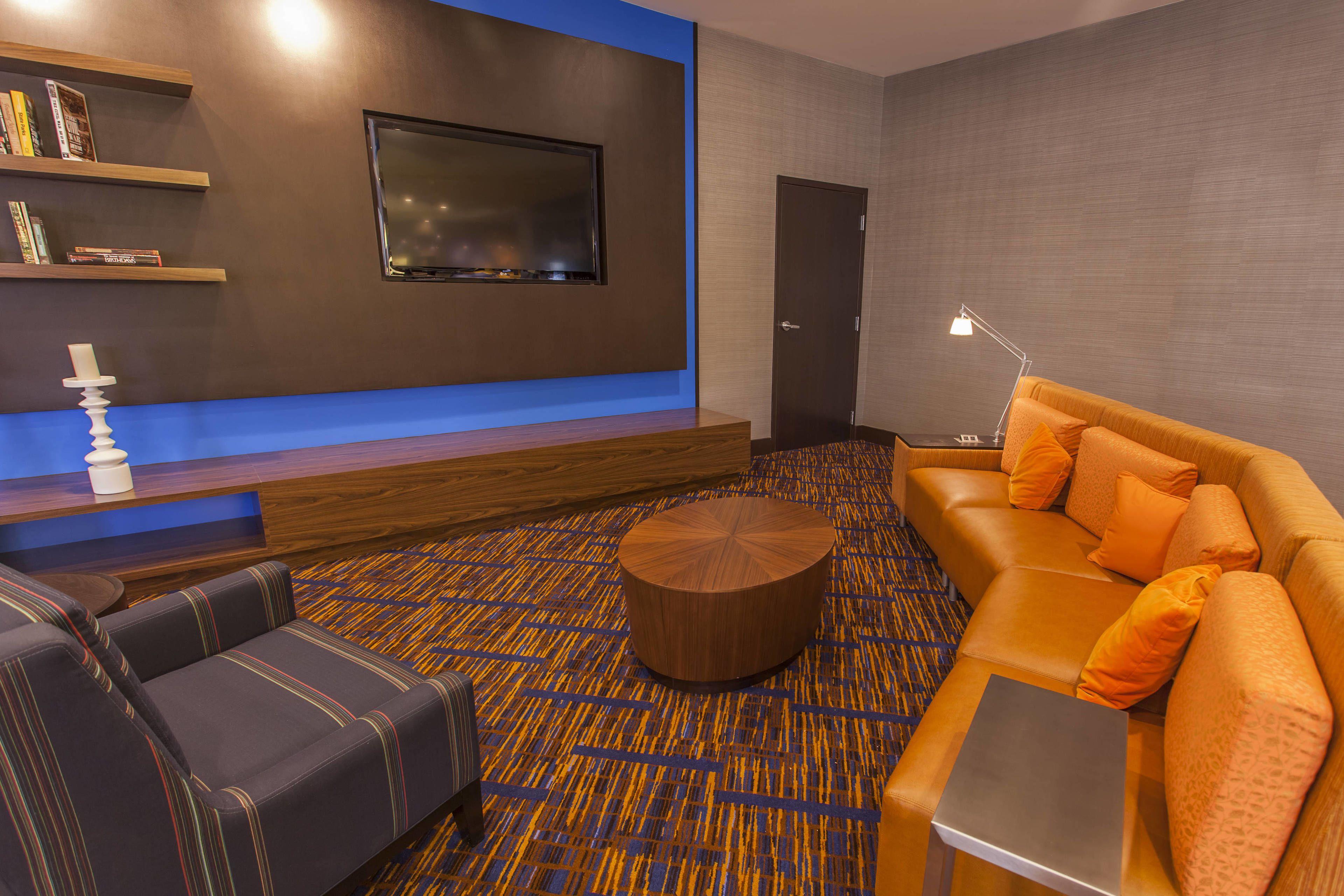 Courtyard By Marriott Airport Loso