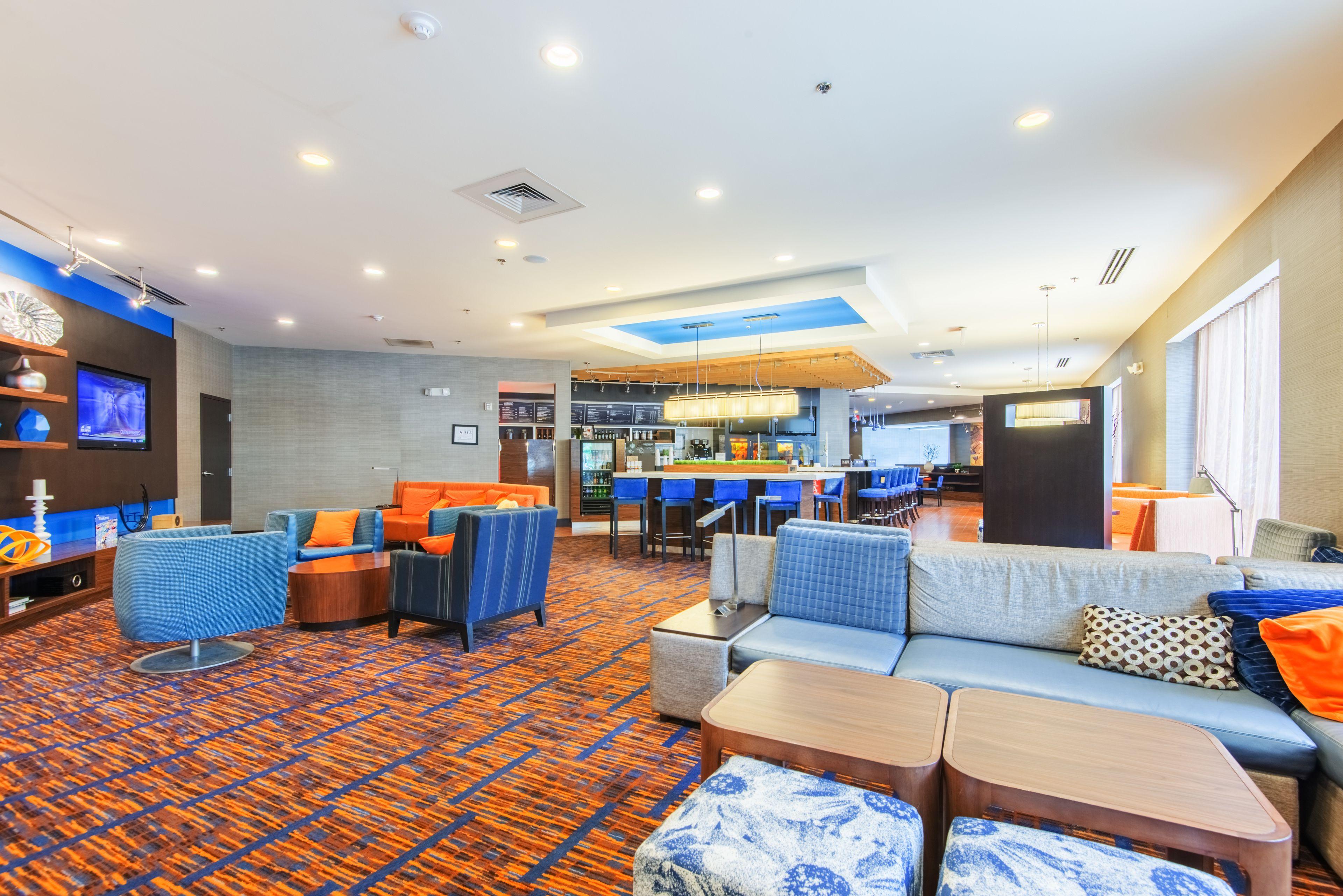 Hotel Courtyard By Marriott Airport Loso