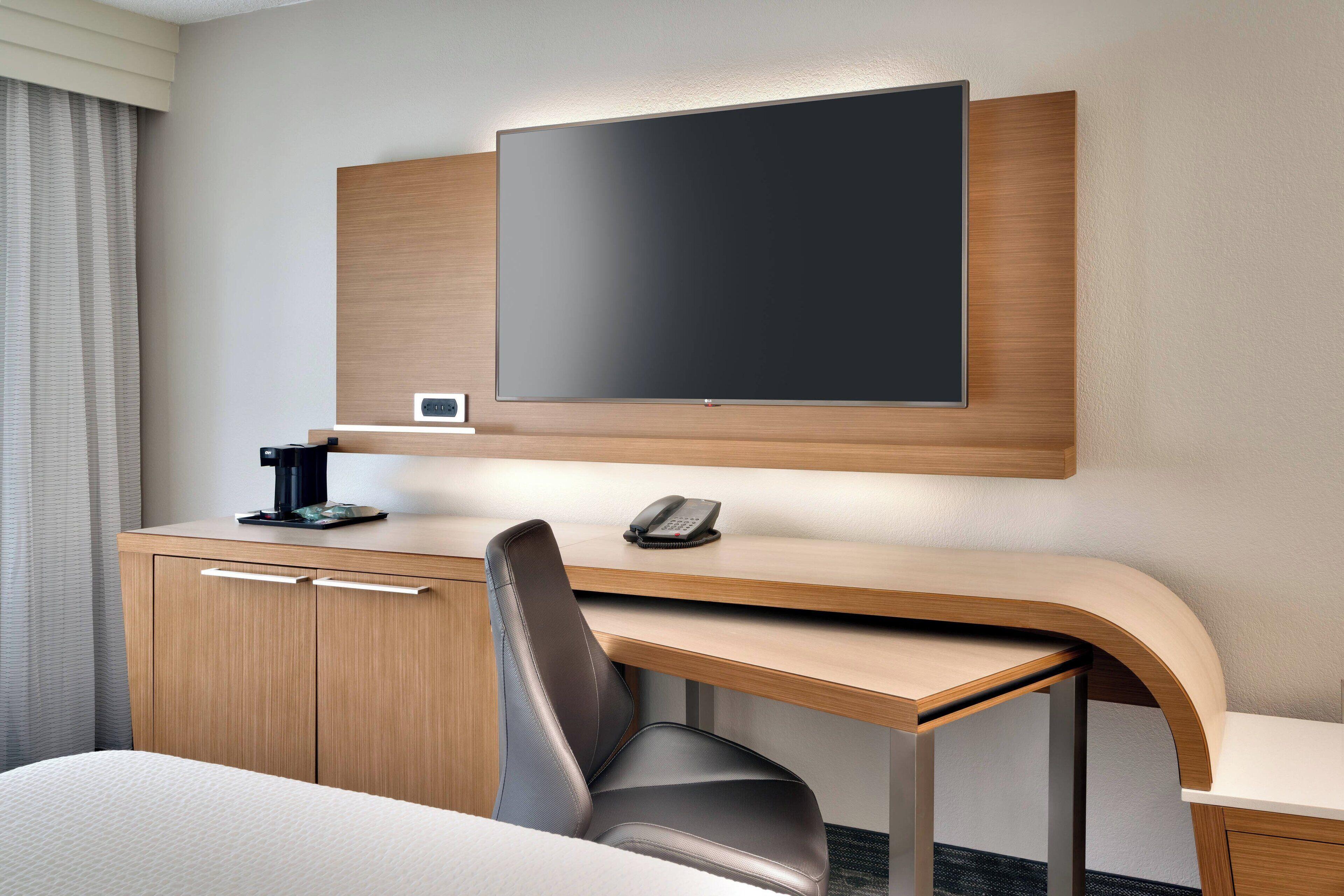 Courtyard By Marriott Airport Loso