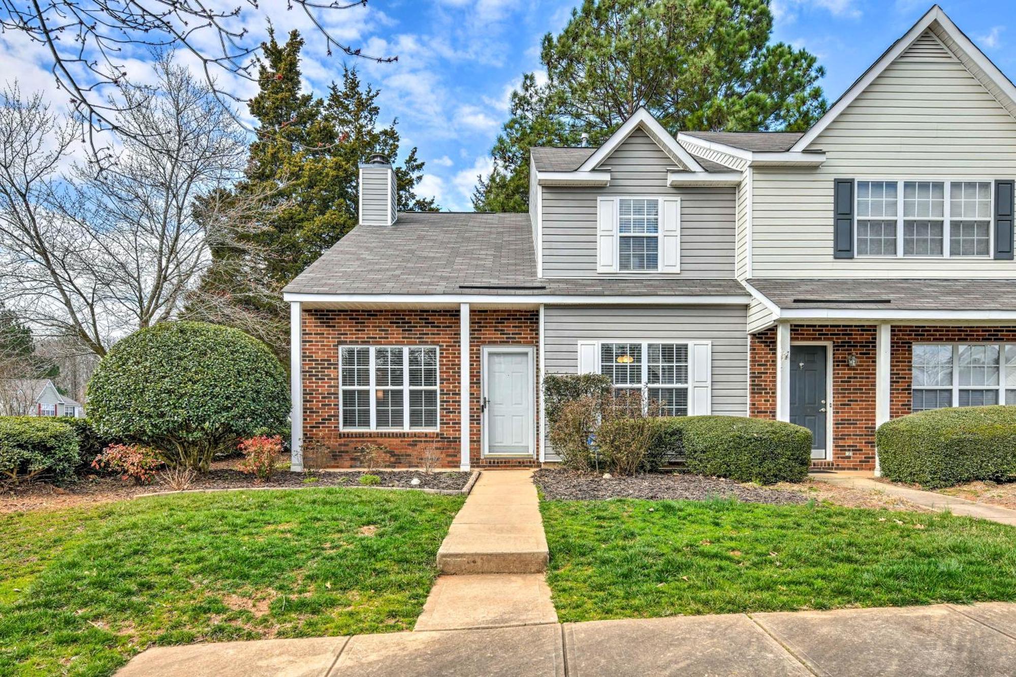 Chic Townhome With Community Pool Charlotte
