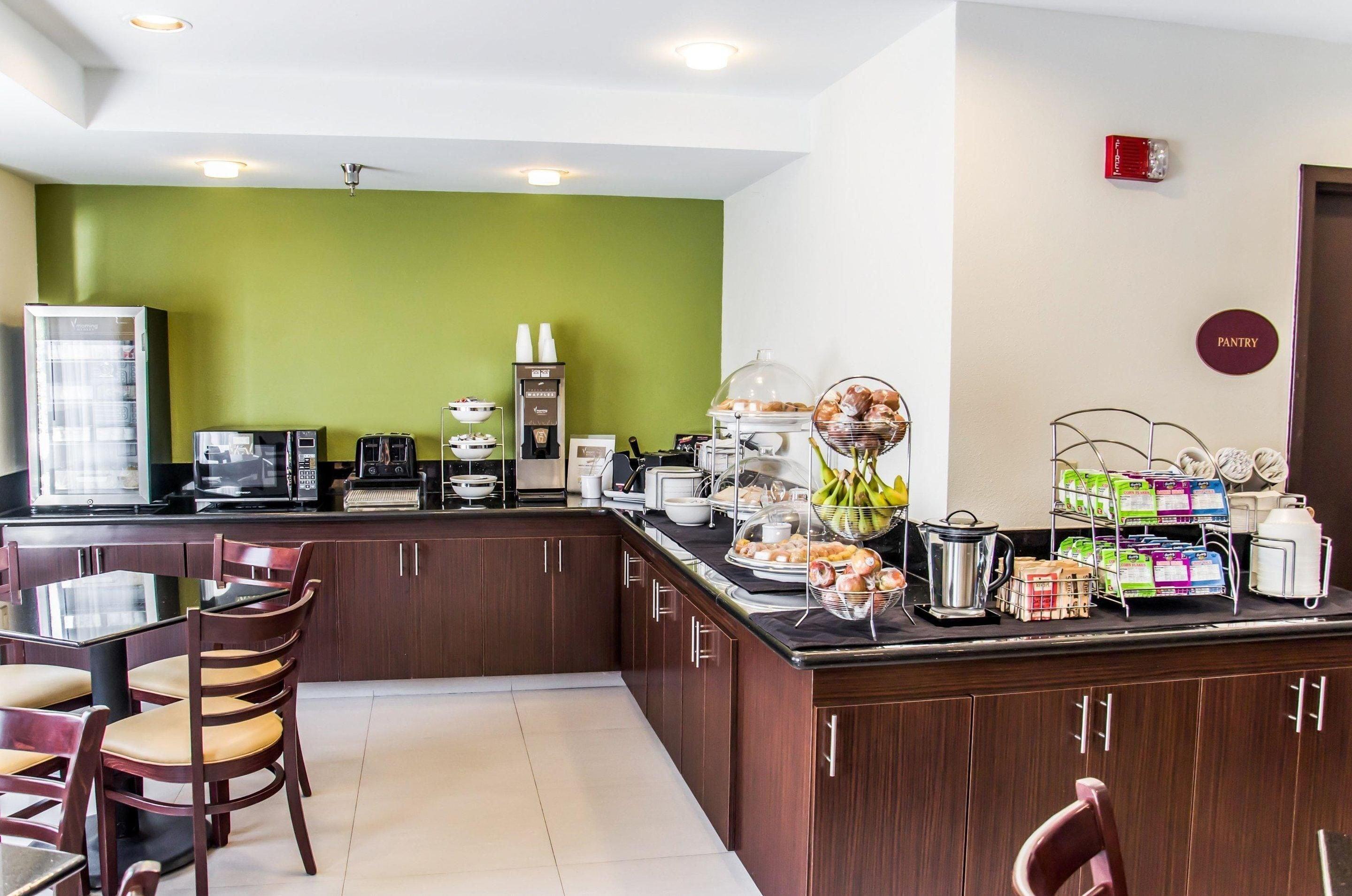 Hotel Sleep Airport - Billy Graham Parkway 2*