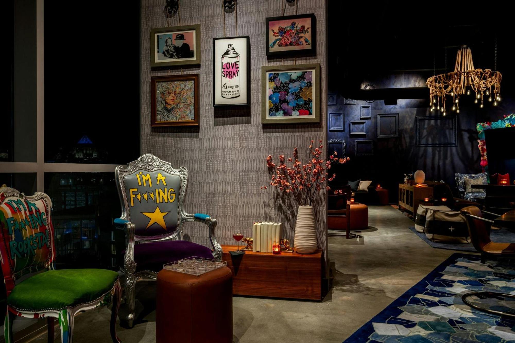 Moxy Downtown Hotel 3*