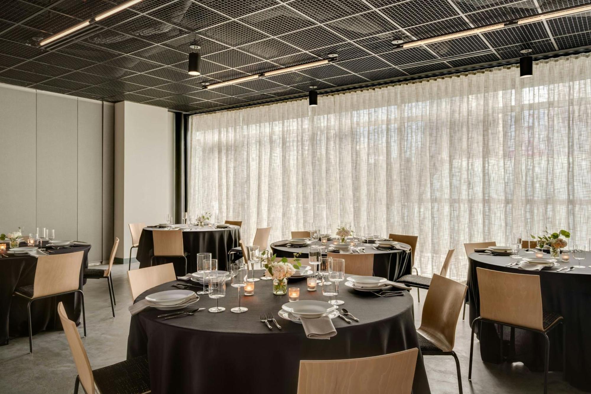 Moxy Downtown Hotel Charlotte