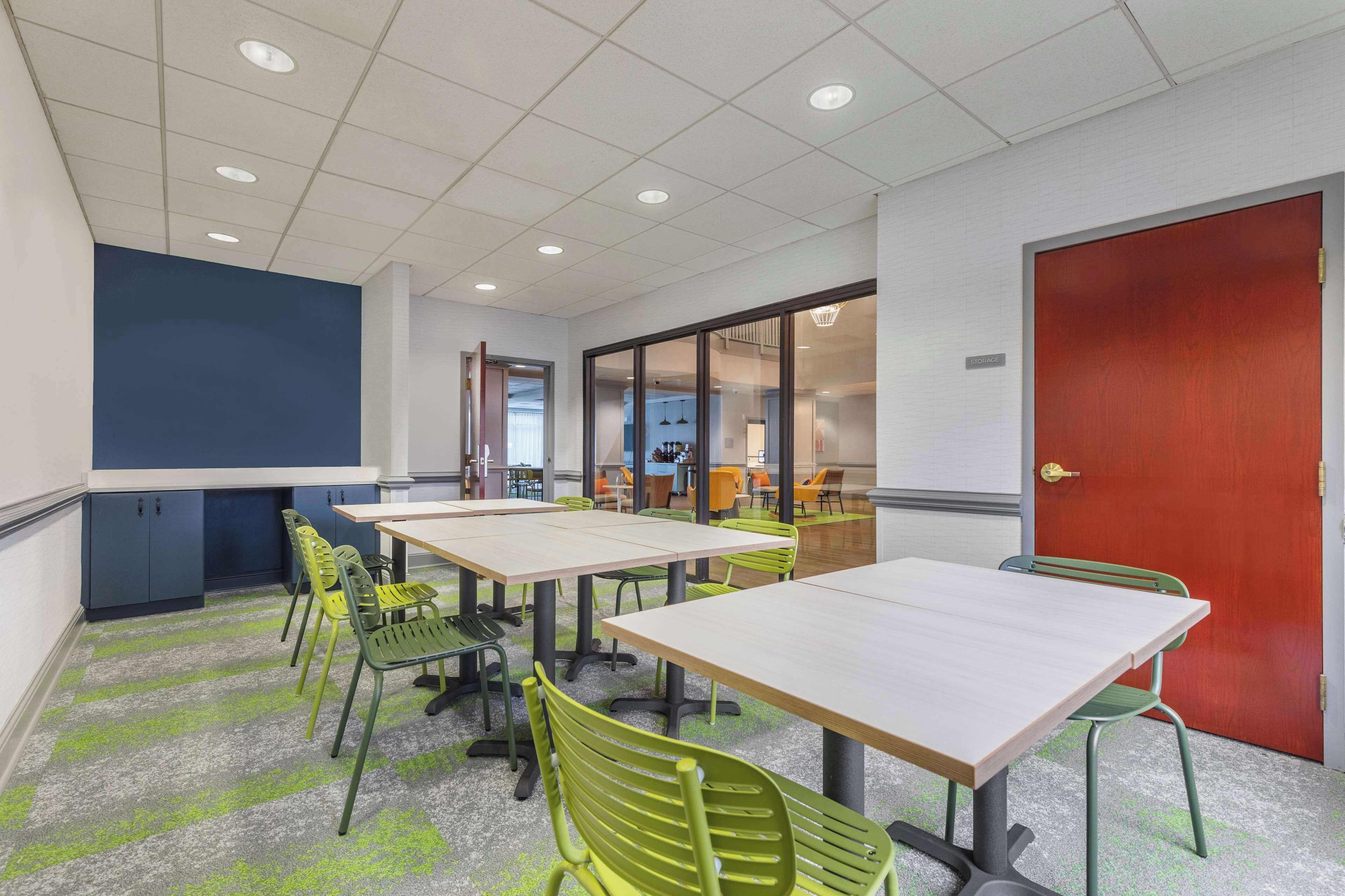 Spark By Hilton Tyvola I-77 3*