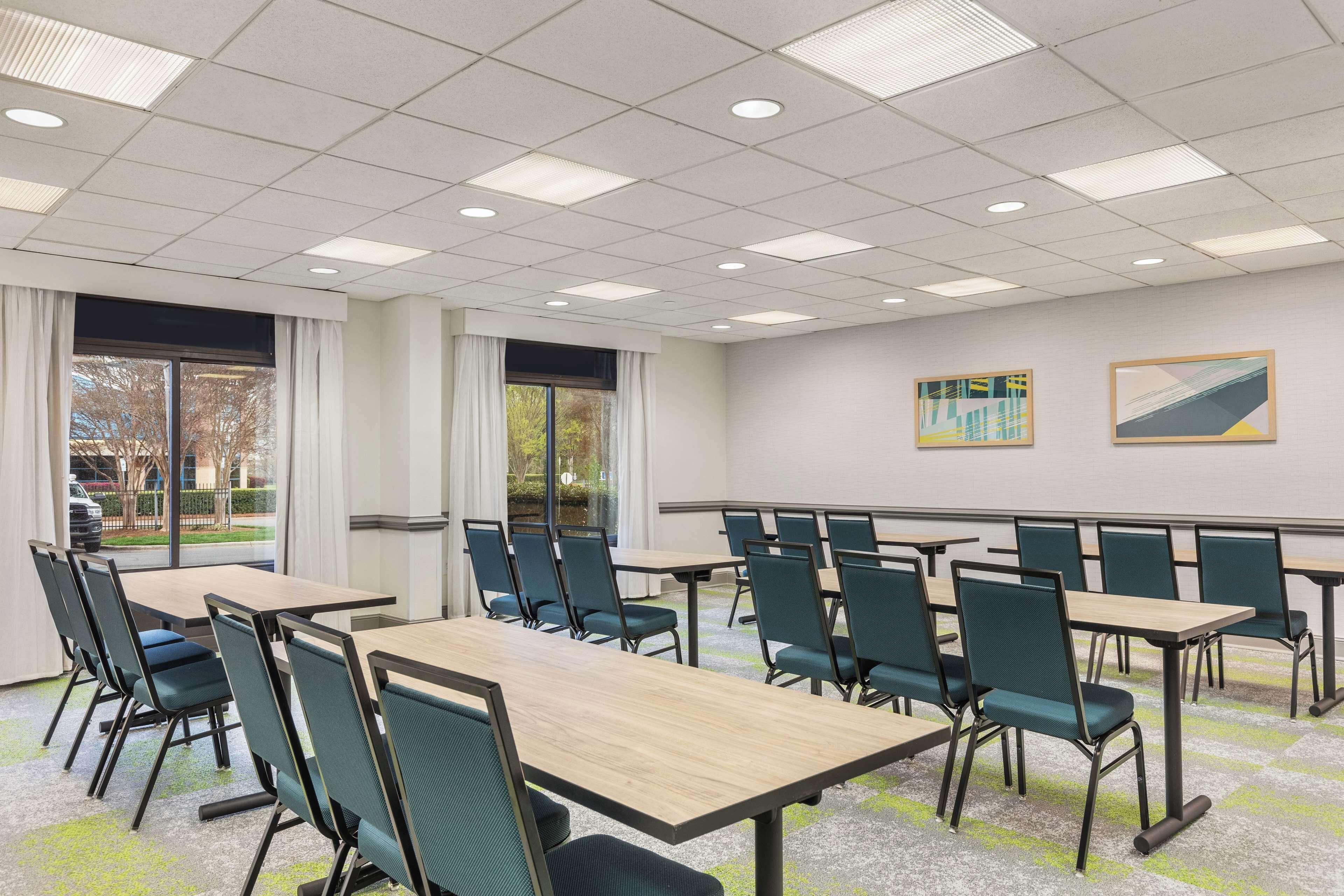 Spark By Hilton Tyvola I-77 Charlotte