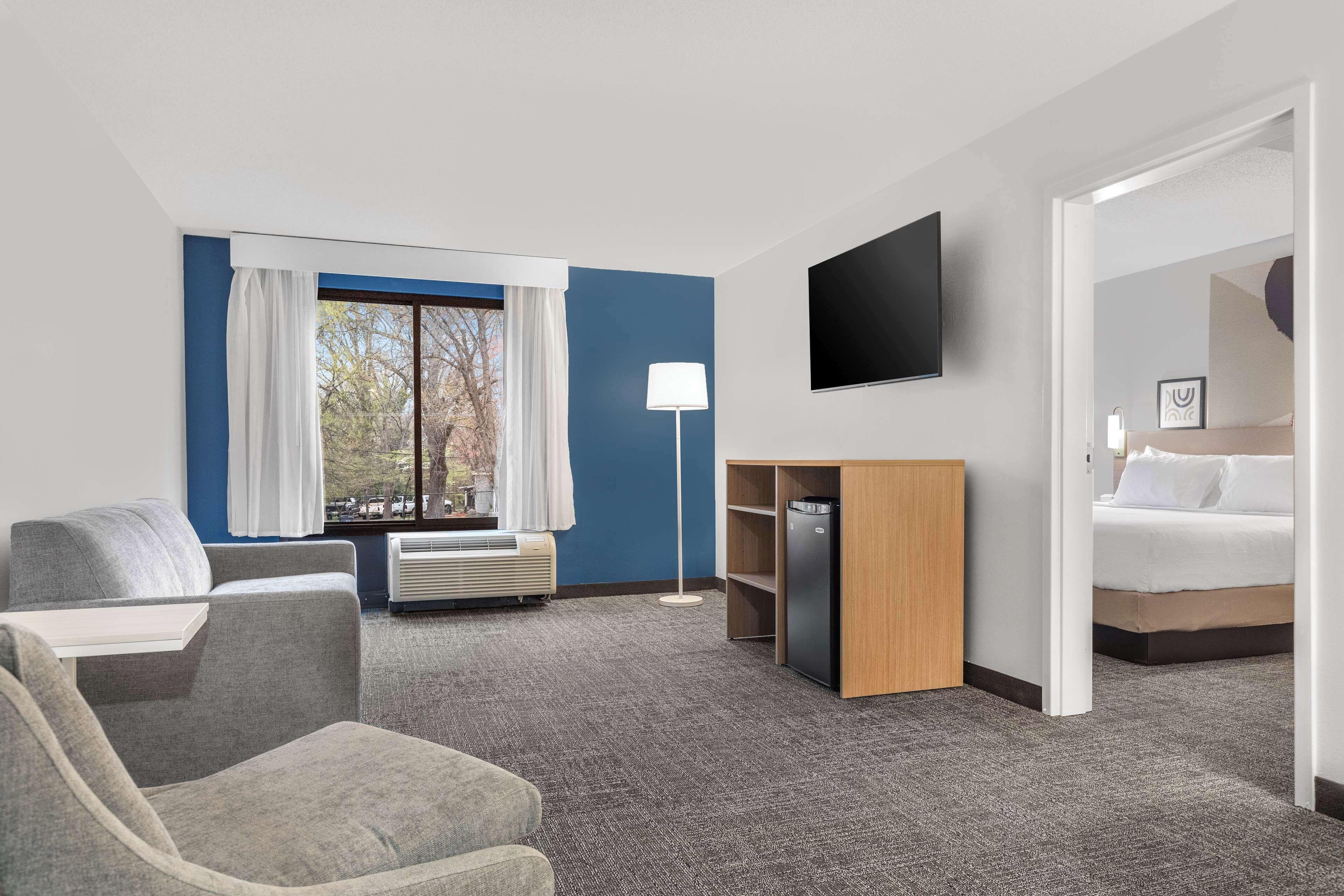 Spark By Hilton Tyvola I-77 3* Charlotte